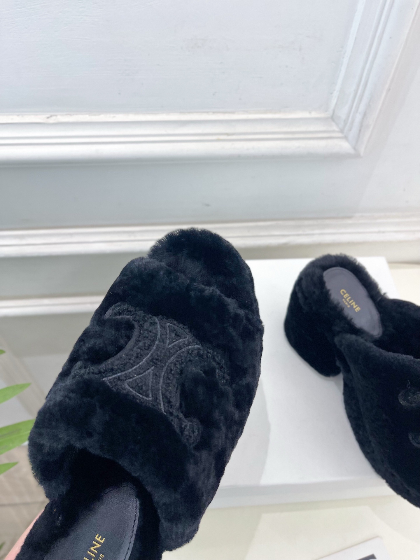CELINE | 赛琳 25𝐬𝐬 💛2025秋冬新品 凯旋门防水台高跟毛拖鞋 上新!🔜BS 这一季的赛琳