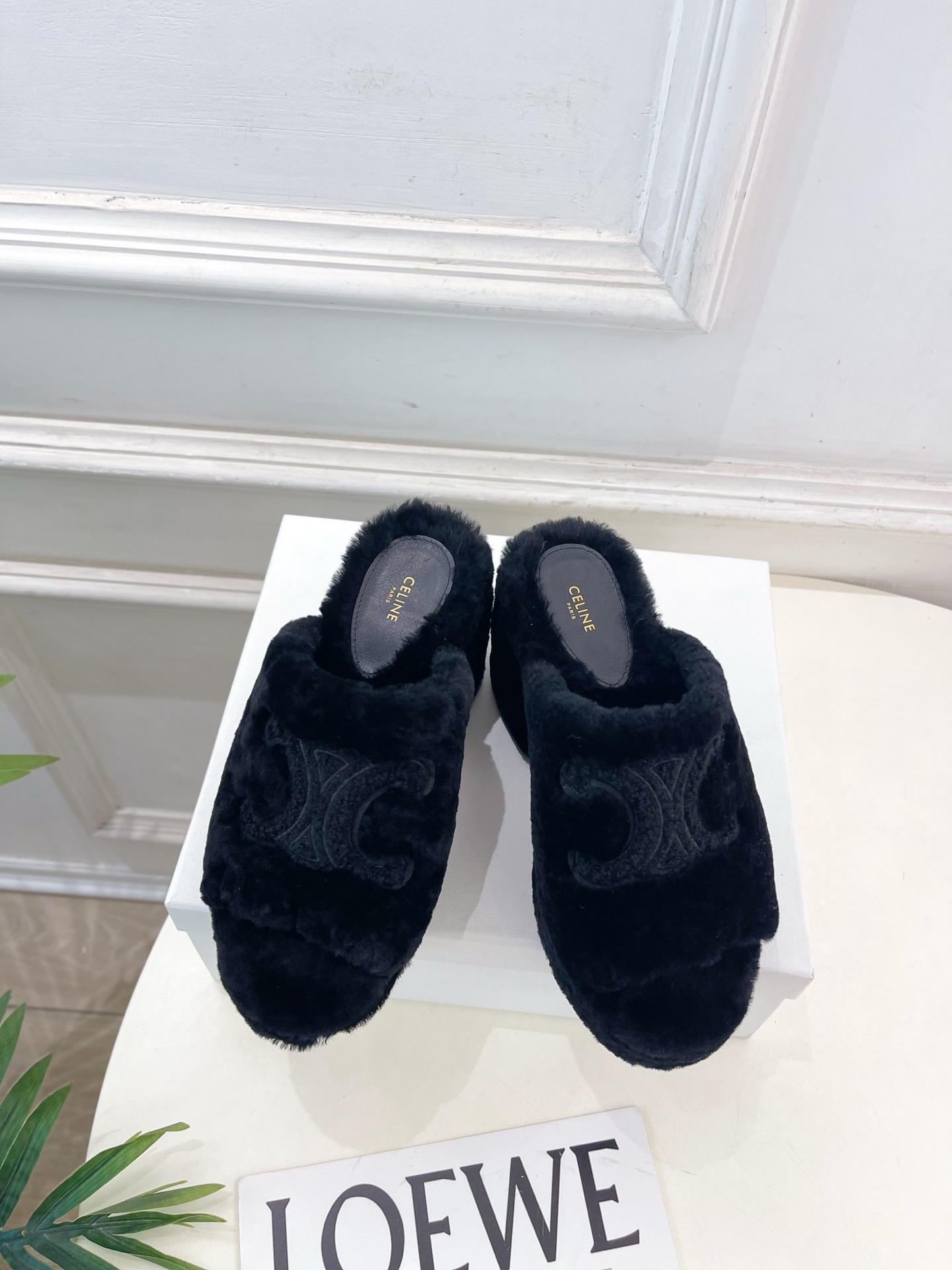 CELINE | 赛琳 25𝐬𝐬 💛2025秋冬新品 凯旋门防水台高跟毛拖鞋 上新!🔜BS 这一季的赛琳