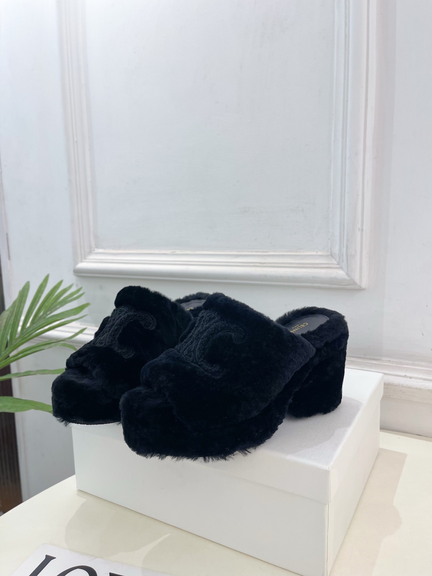 CELINE | 赛琳 25𝐬𝐬 💛2025秋冬新品 凯旋门防水台高跟毛拖鞋 上新!🔜BS 这一季的赛琳