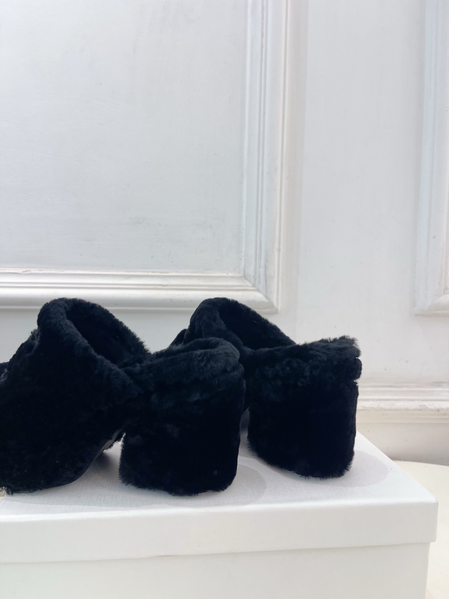 CELINE | 赛琳 25𝐬𝐬 💛2025秋冬新品 凯旋门防水台高跟毛拖鞋 上新!🔜BS 这一季的赛琳
