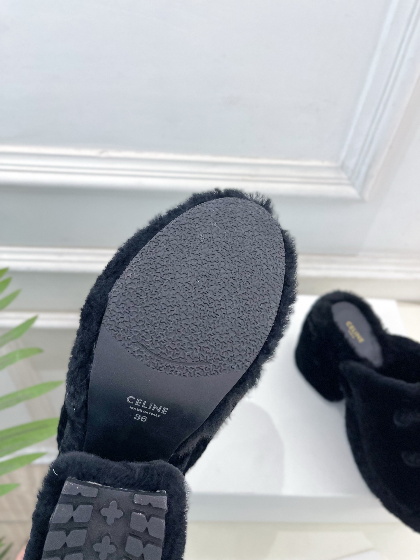 CELINE | 赛琳 25𝐬𝐬 💛2025秋冬新品 凯旋门防水台高跟毛拖鞋 上新!🔜BS 这一季的赛琳
