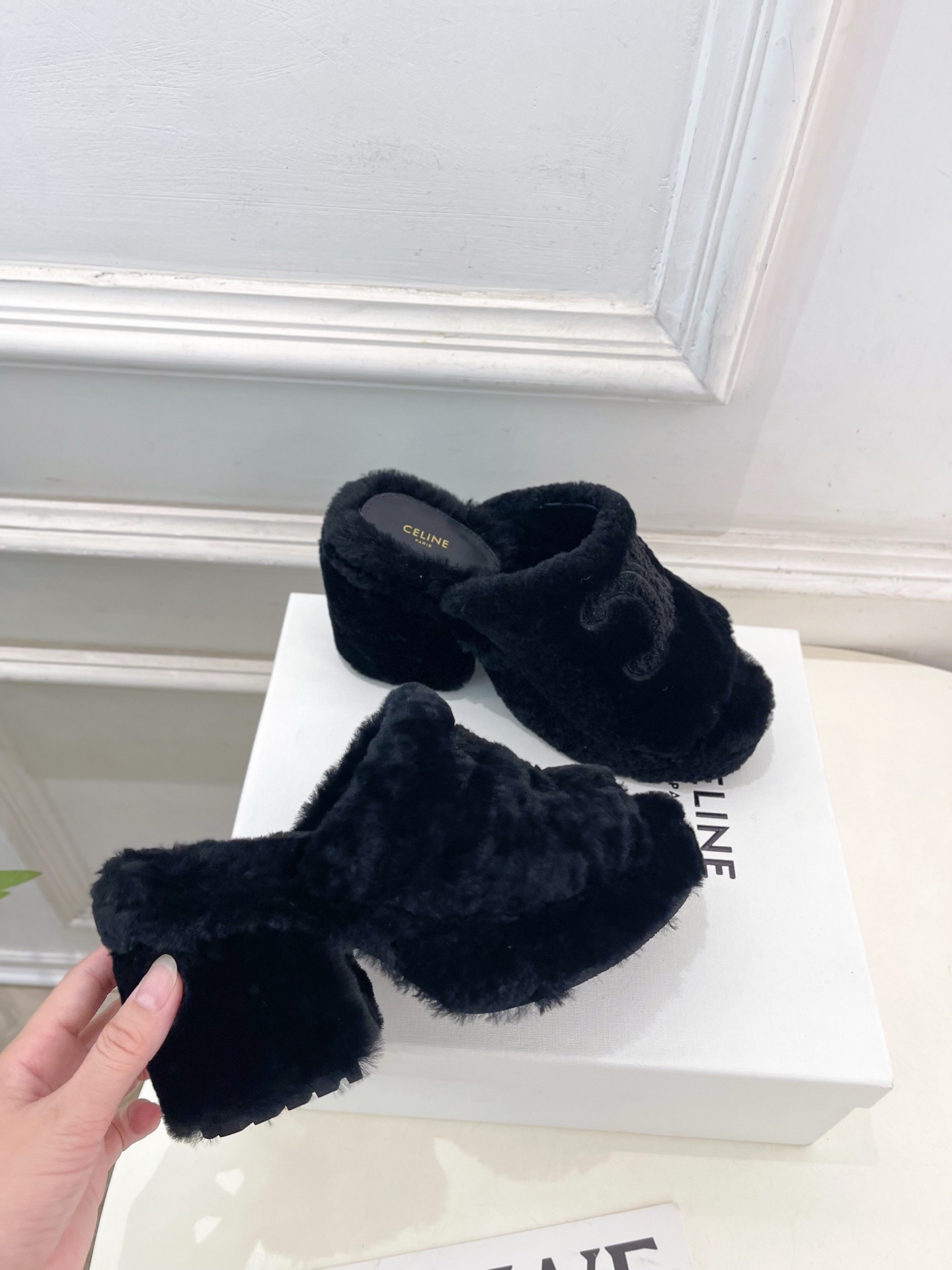 CELINE | 赛琳 25𝐬𝐬 💛2025秋冬新品 凯旋门防水台高跟毛拖鞋 上新!🔜BS 这一季的赛琳