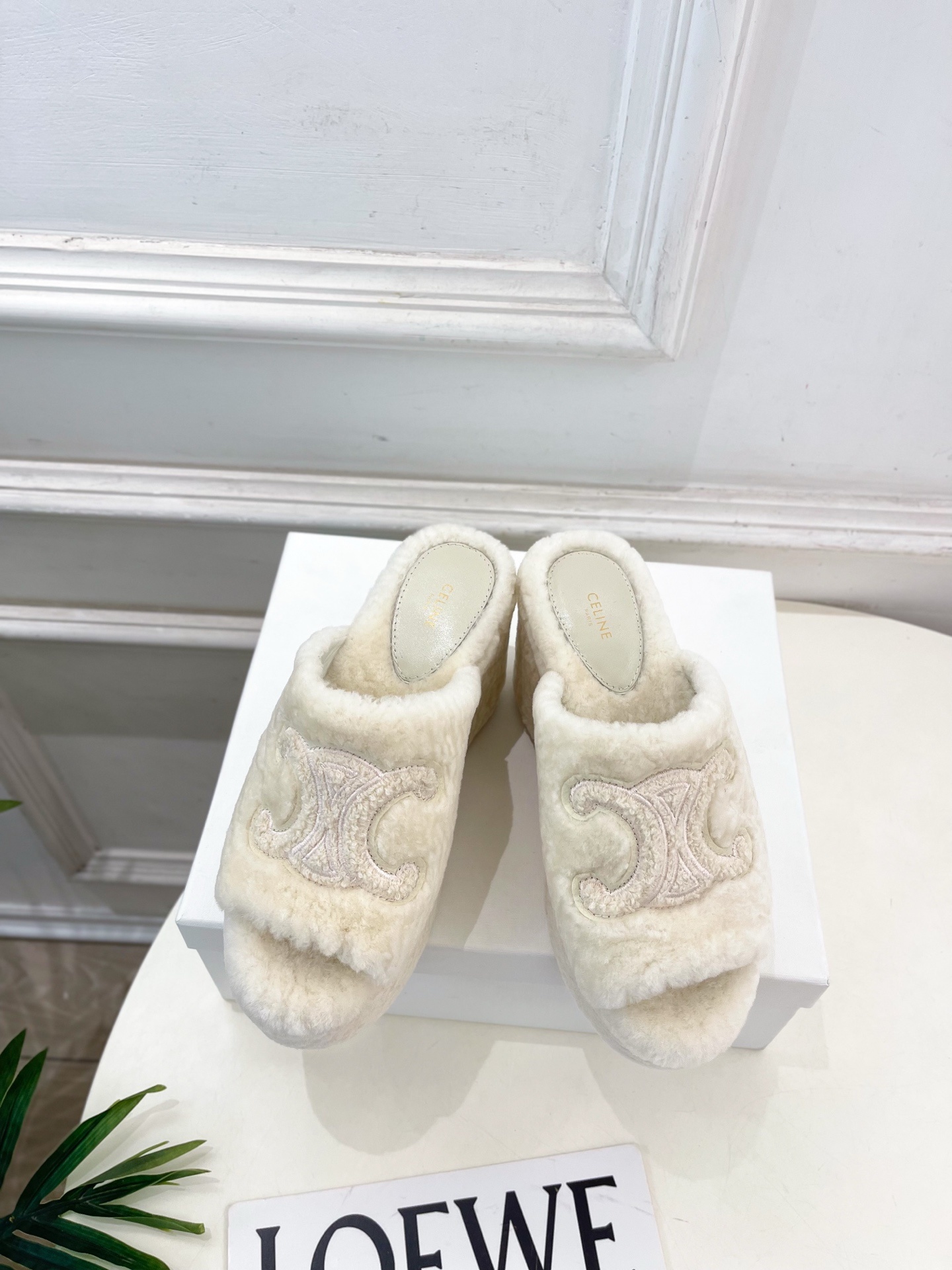 CELINE | 赛琳 25𝐬𝐬 💛2025秋冬新品 凯旋门防水台高跟毛拖鞋 上新!🔜BS 这一季的赛琳