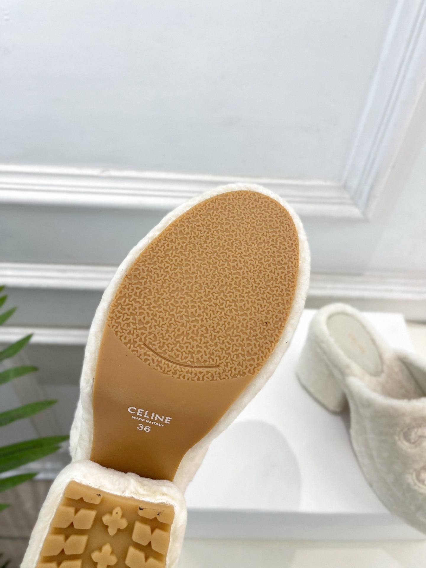 CELINE | 赛琳 25𝐬𝐬 💛2025秋冬新品 凯旋门防水台高跟毛拖鞋 上新!🔜BS 这一季的赛琳