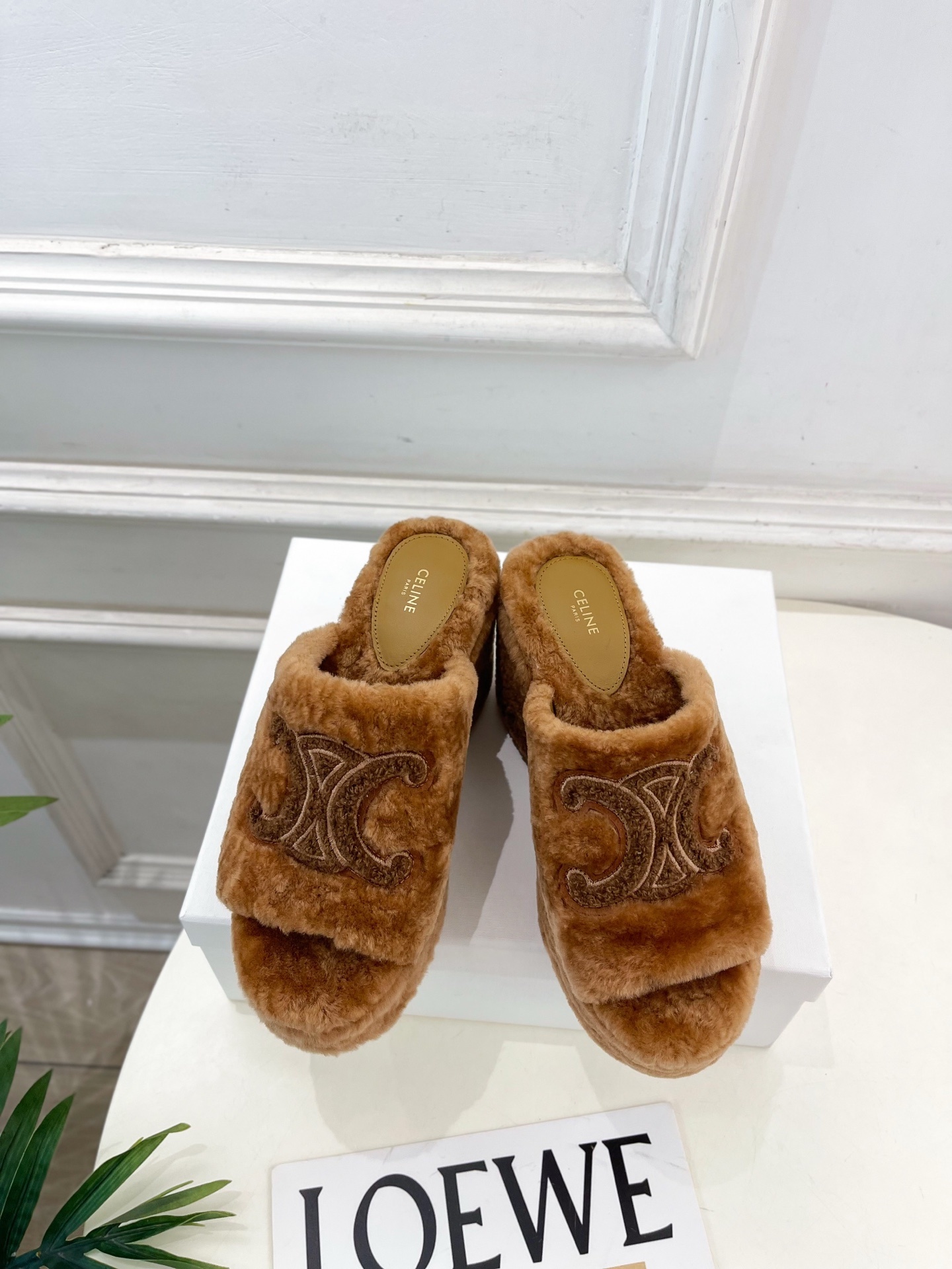 CELINE | 赛琳 25𝐬𝐬 💛2025秋冬新品 凯旋门防水台高跟毛拖鞋 上新!🔜BS 这一季的赛琳