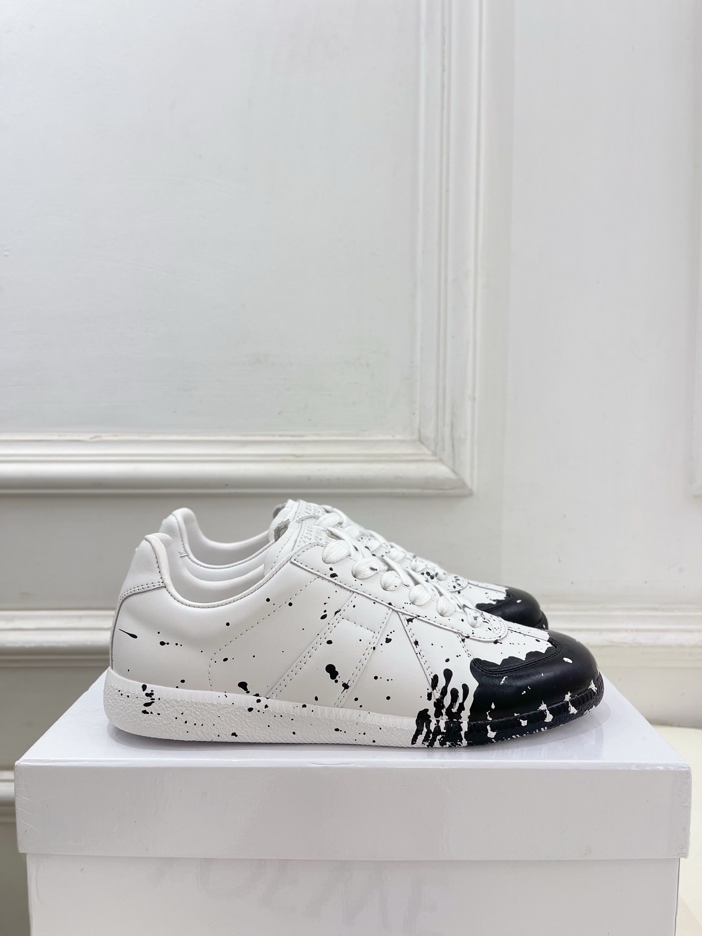 Maison Margiela· 马吉拉 2025ss 秋冬新品 涂鸦皮面德训鞋 休闲鞋————————