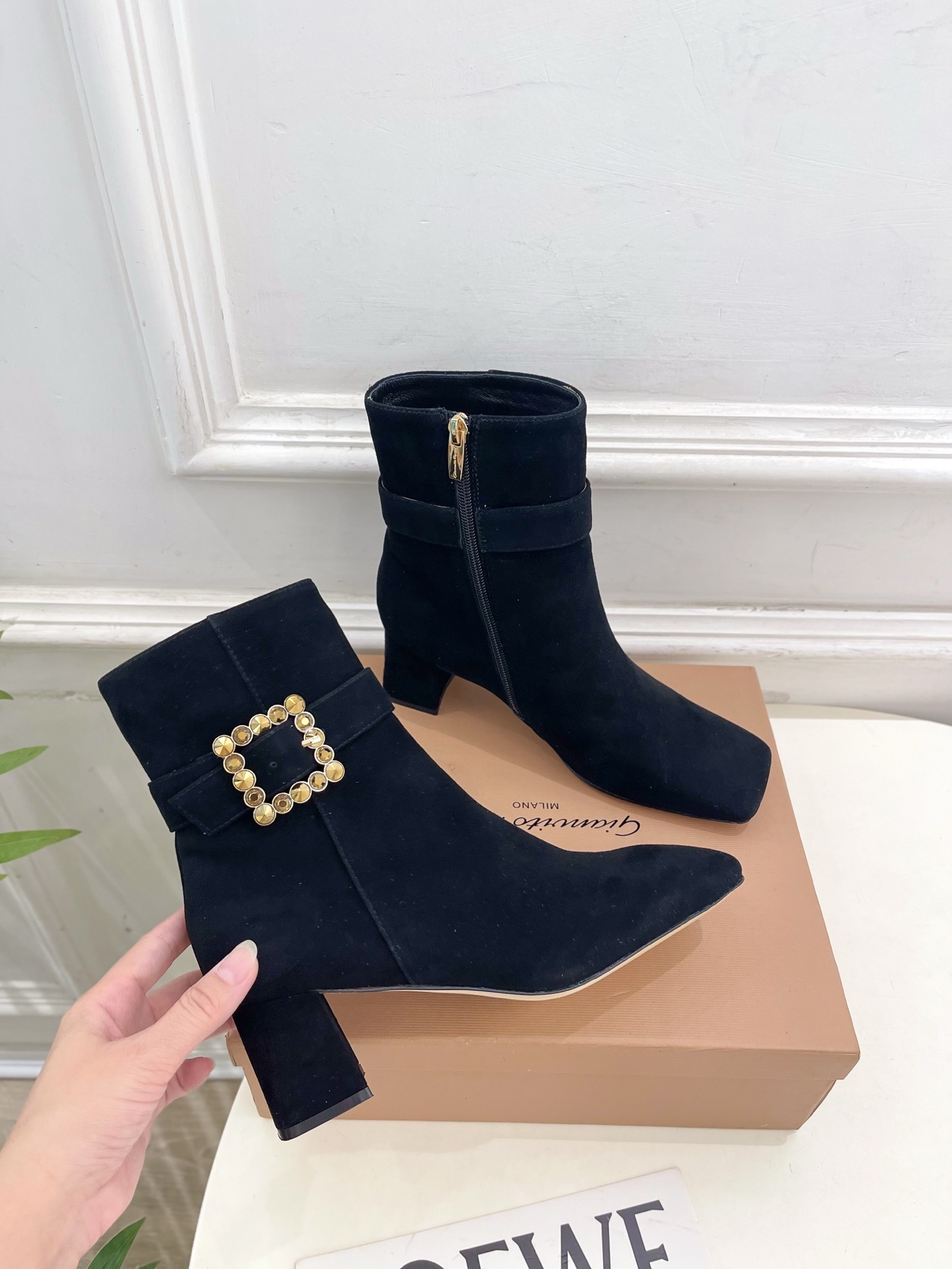 Gianvito Rossi|吉安维托·罗西 25𝐬𝐬2025秋冬新品 GR金属钻扣方头粗跟短靴 火爆上