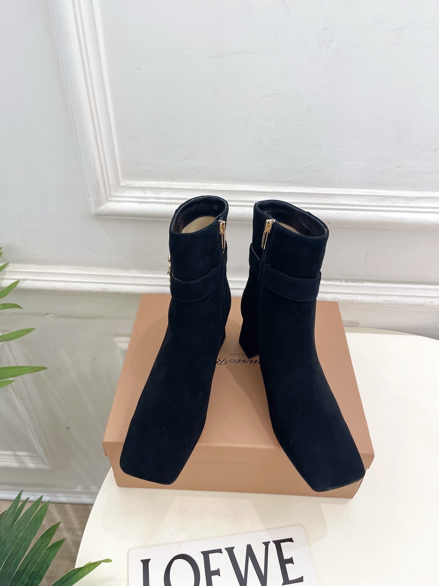 Gianvito Rossi|吉安维托·罗西 25𝐬𝐬2025秋冬新品 GR金属钻扣方头粗跟短靴 火爆上