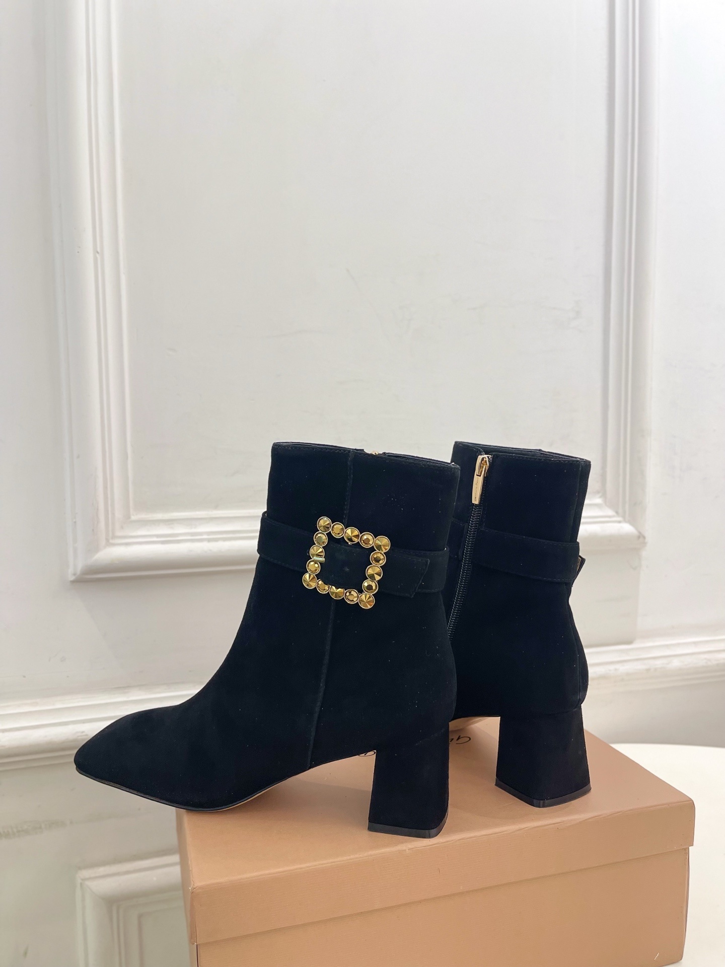 Gianvito Rossi|吉安维托·罗西 25𝐬𝐬2025秋冬新品 GR金属钻扣方头粗跟短靴 火爆上
