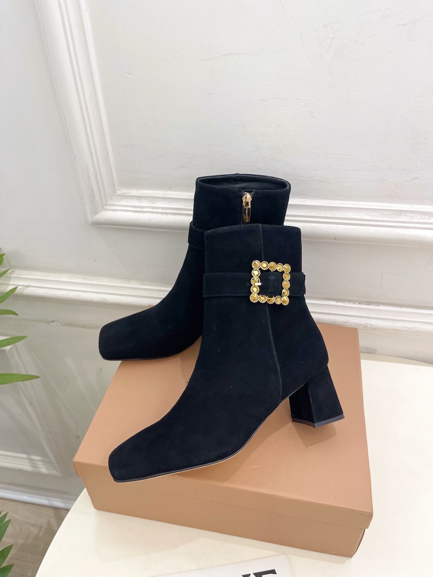 Gianvito Rossi|吉安维托·罗西 25𝐬𝐬2025秋冬新品 GR金属钻扣方头粗跟短靴 火爆上