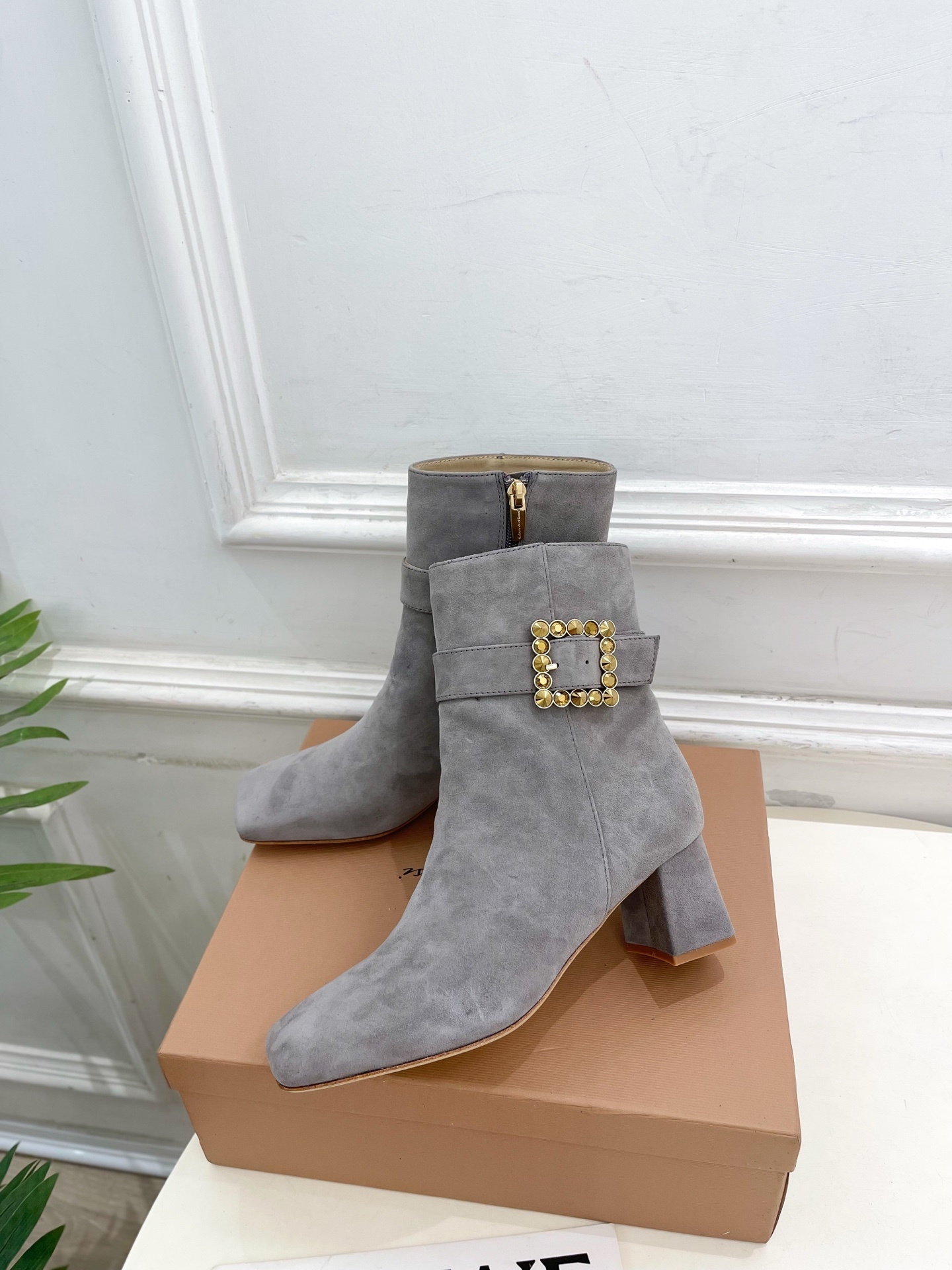 Gianvito Rossi|吉安维托·罗西 25𝐬𝐬2025秋冬新品 GR金属钻扣方头粗跟短靴 火爆上