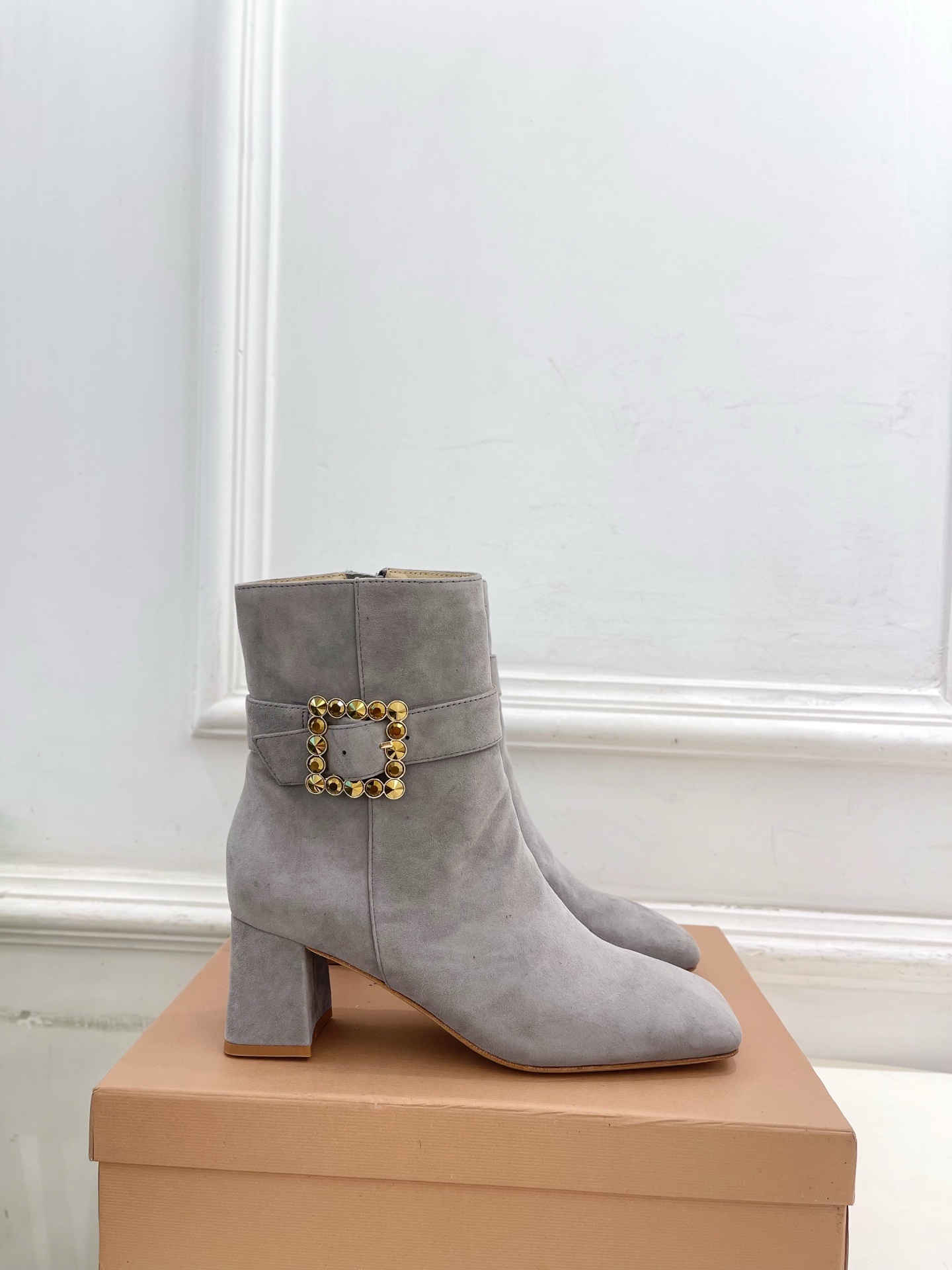 Gianvito Rossi|吉安维托·罗西 25𝐬𝐬2025秋冬新品 GR金属钻扣方头粗跟短靴 火爆上