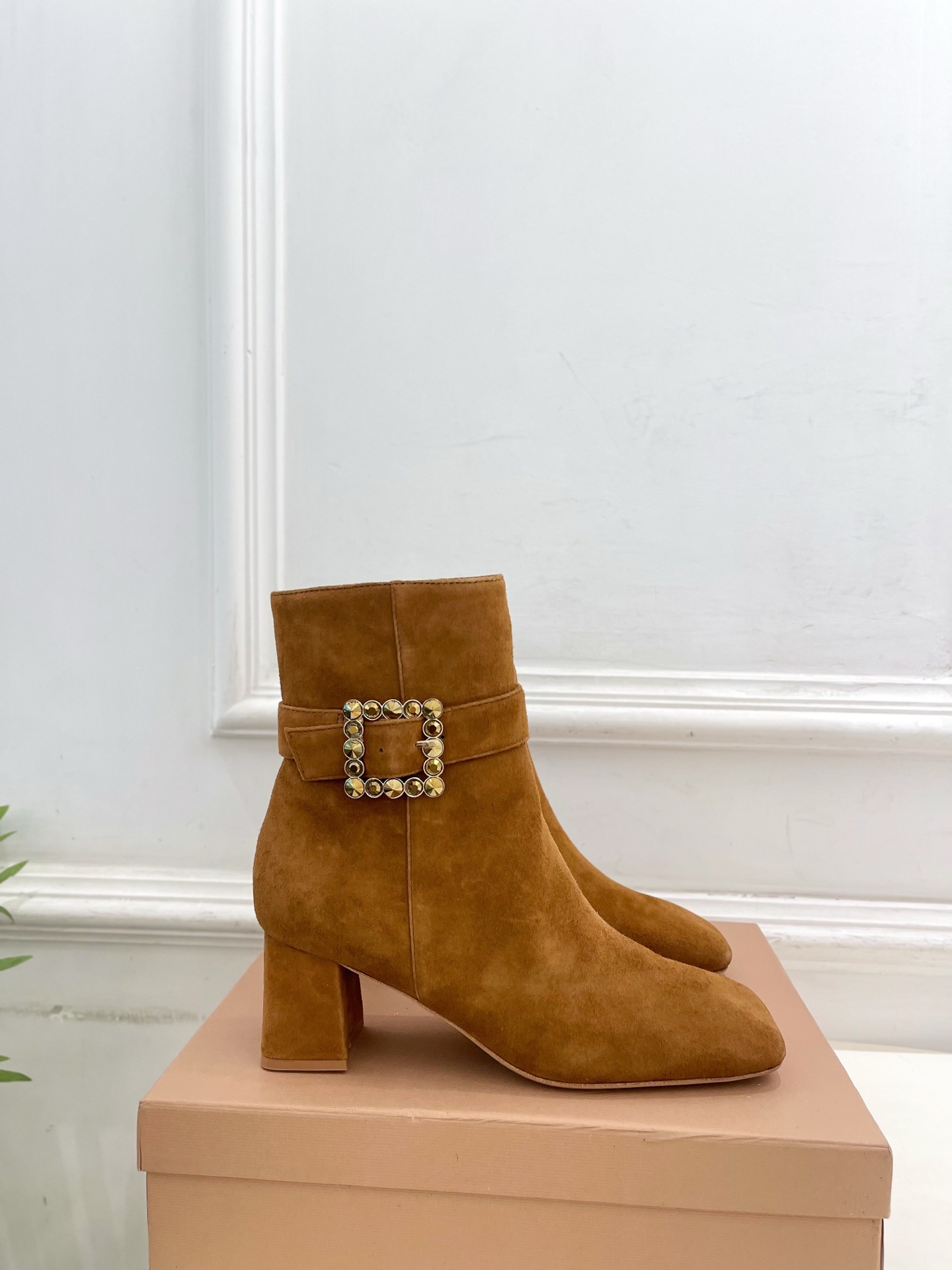 Gianvito Rossi|吉安维托·罗西 25𝐬𝐬2025秋冬新品 GR金属钻扣方头粗跟短靴 火爆上