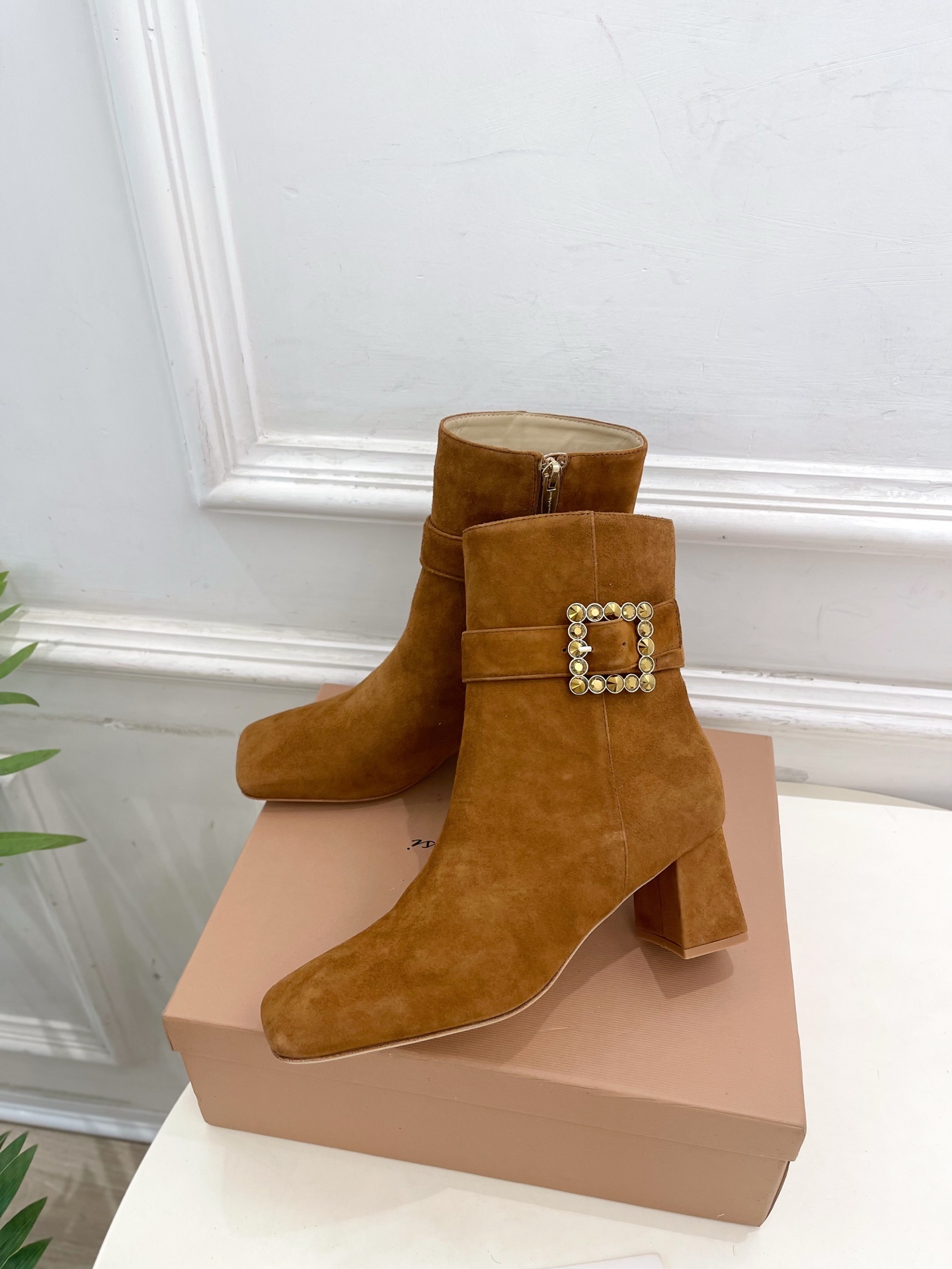 Gianvito Rossi|吉安维托·罗西 25𝐬𝐬2025秋冬新品 GR金属钻扣方头粗跟短靴 火爆上