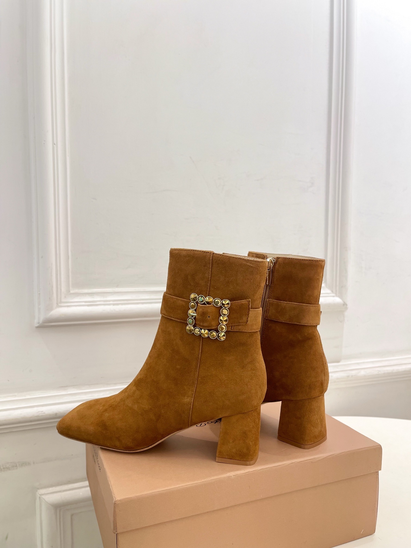 Gianvito Rossi|吉安维托·罗西 25𝐬𝐬2025秋冬新品 GR金属钻扣方头粗跟短靴 火爆上