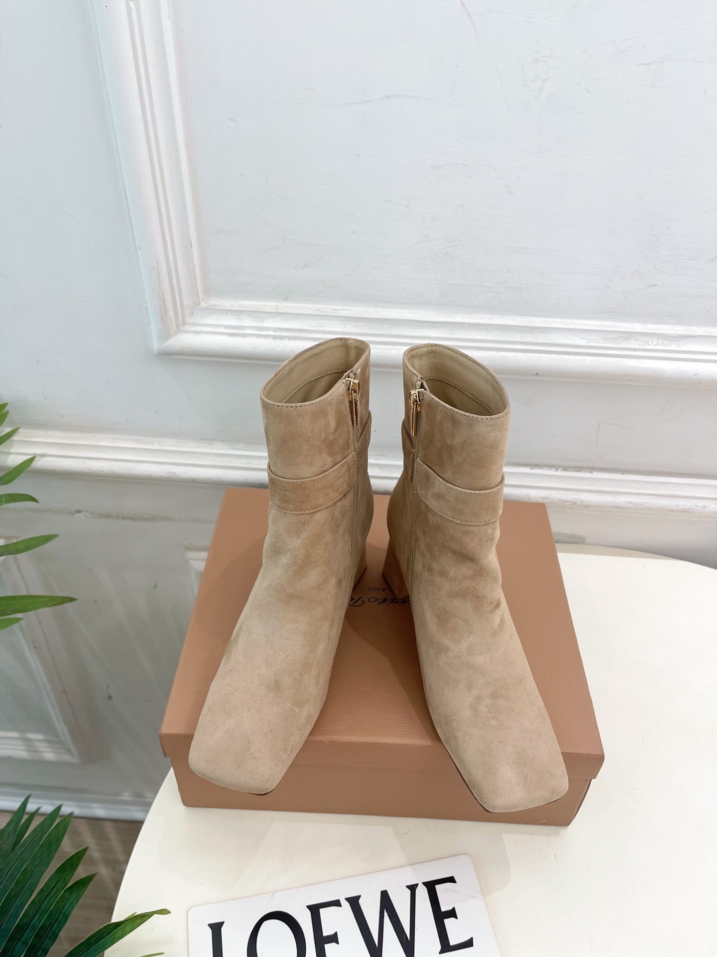 Gianvito Rossi|吉安维托·罗西 25𝐬𝐬2025秋冬新品 GR金属钻扣方头粗跟短靴 火爆上