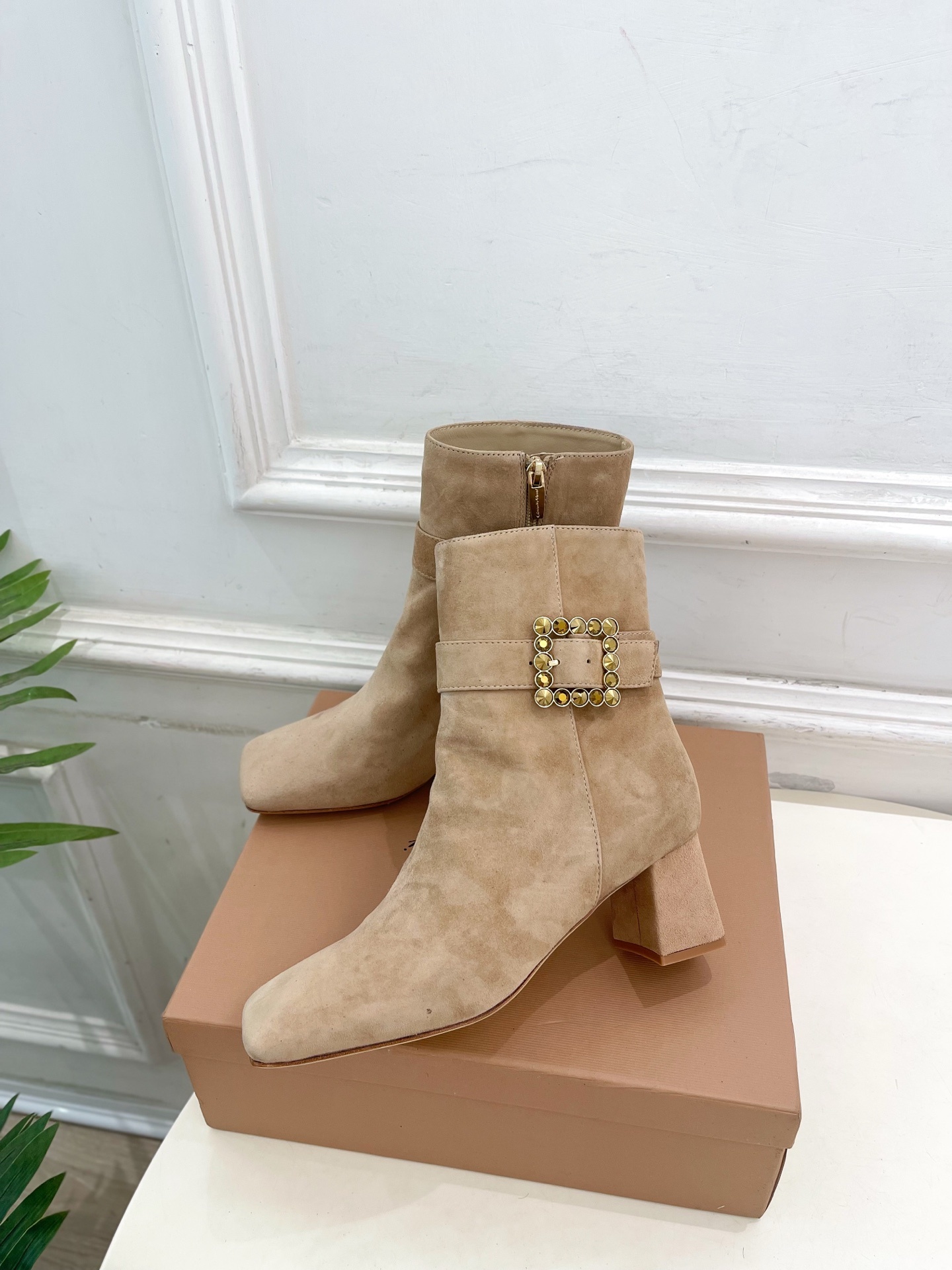 Gianvito Rossi|吉安维托·罗西 25𝐬𝐬2025秋冬新品 GR金属钻扣方头粗跟短靴 火爆上