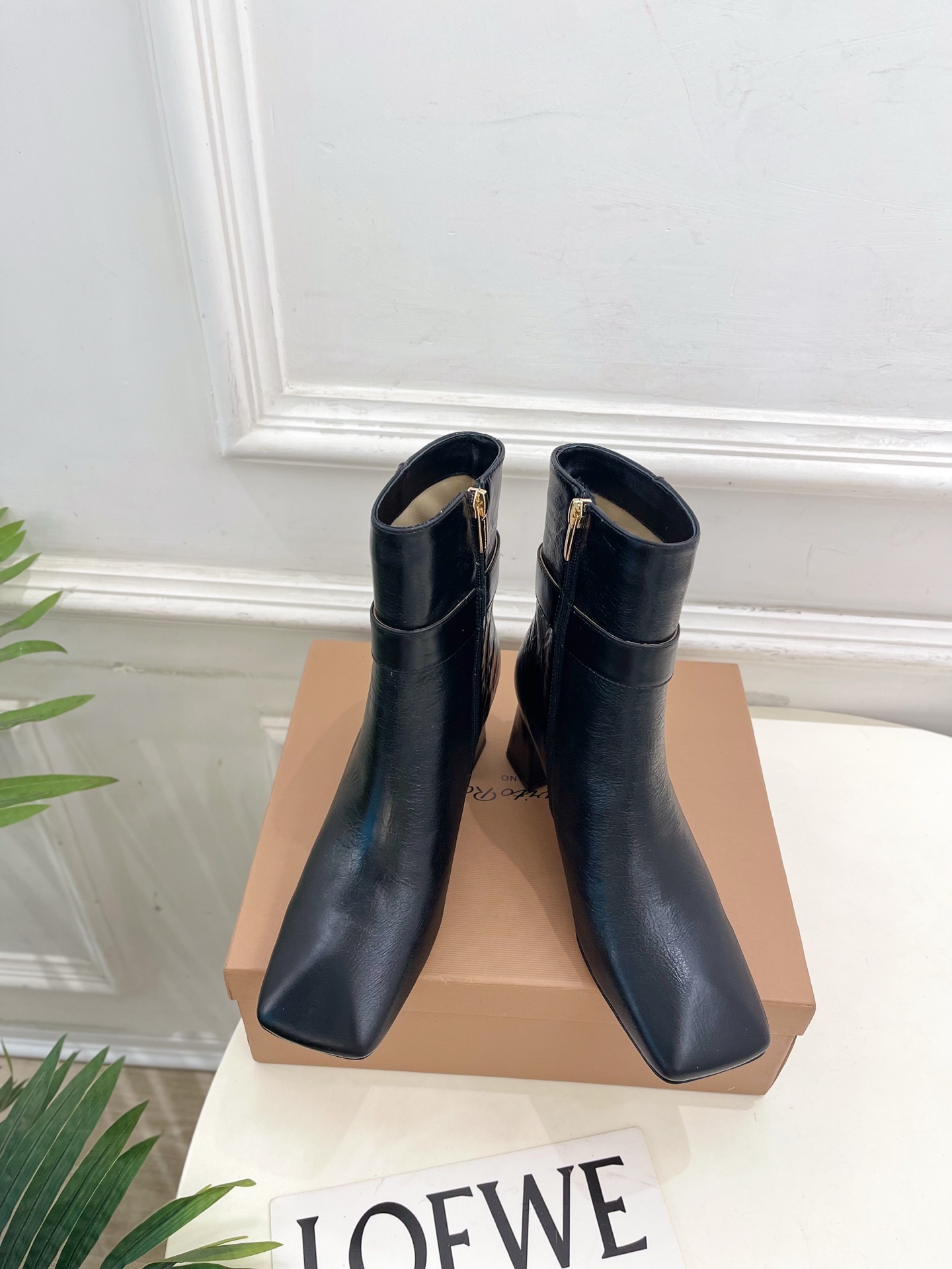 Gianvito Rossi|吉安维托·罗西 25𝐬𝐬2025秋冬新品 GR金属钻扣方头粗跟短靴 火爆上