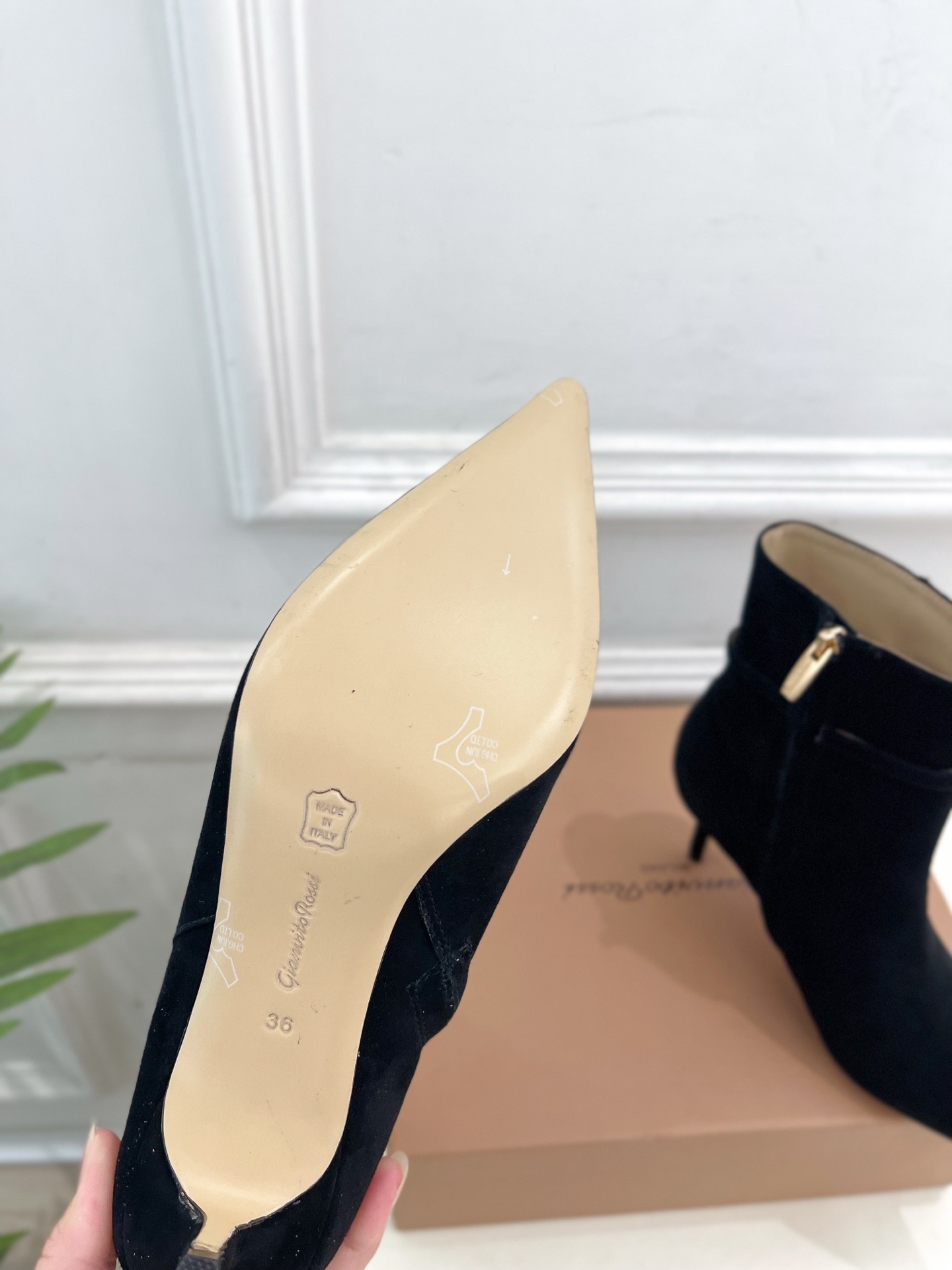 Gianvito Rossi|吉安维托·罗西 25𝐬𝐬2025秋冬新品 GR侧拉链尖头小猫跟短靴 火爆上