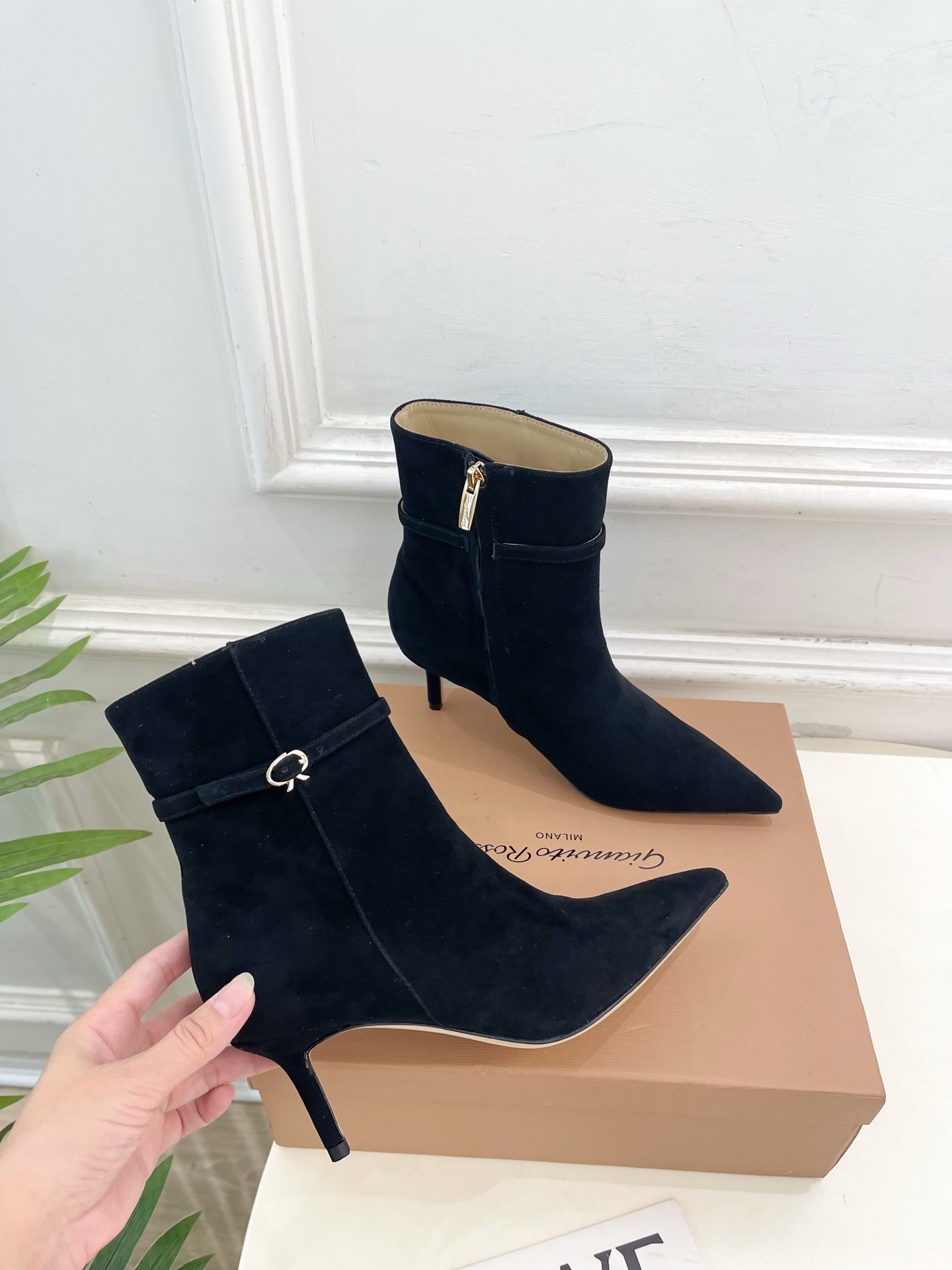 Gianvito Rossi|吉安维托·罗西 25𝐬𝐬2025秋冬新品 GR侧拉链尖头小猫跟短靴 火爆上