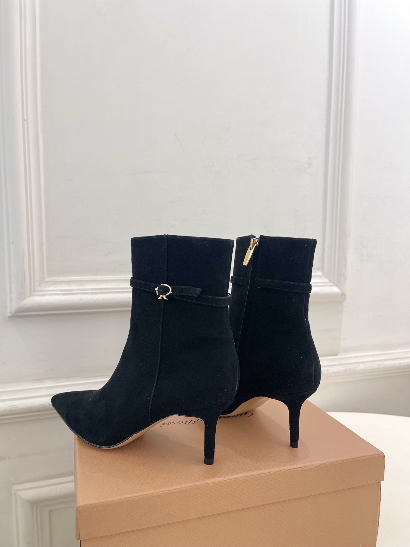 Gianvito Rossi|吉安维托·罗西 25𝐬𝐬2025秋冬新品 GR侧拉链尖头小猫跟短靴 火爆上