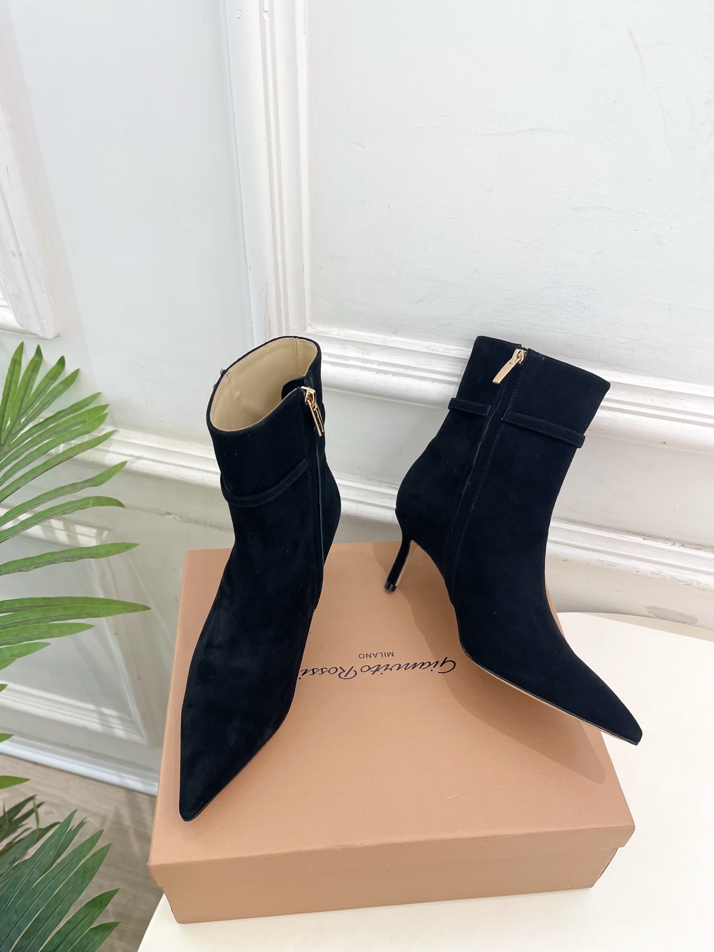 Gianvito Rossi|吉安维托·罗西 25𝐬𝐬2025秋冬新品 GR侧拉链尖头小猫跟短靴 火爆上