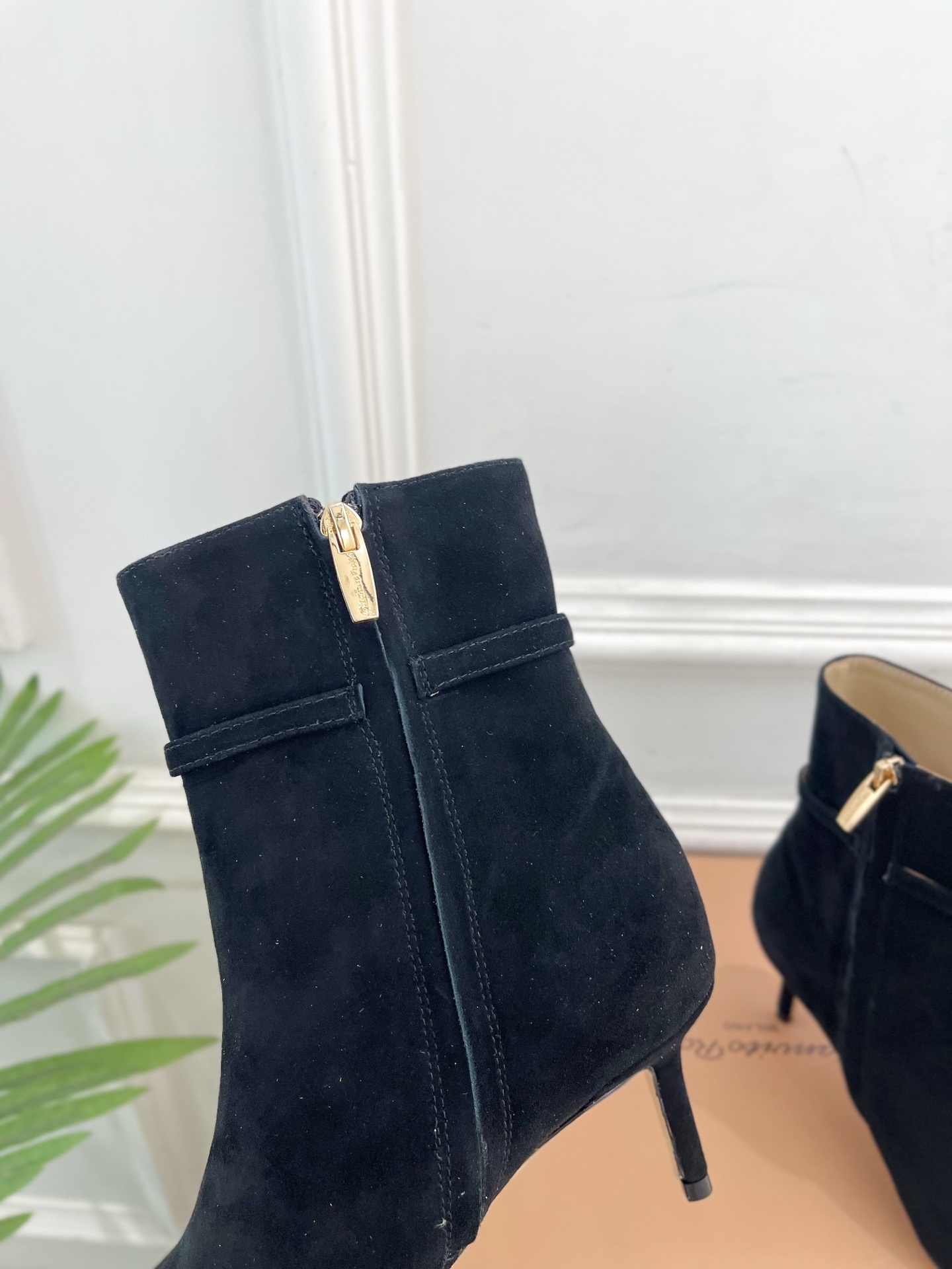 Gianvito Rossi|吉安维托·罗西 25𝐬𝐬2025秋冬新品 GR侧拉链尖头小猫跟短靴 火爆上