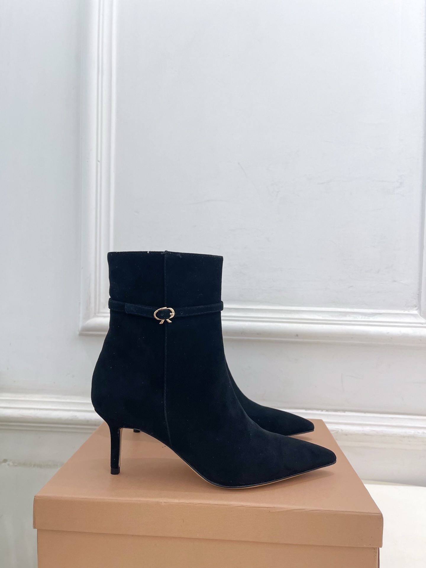 Gianvito Rossi|吉安维托·罗西 25𝐬𝐬2025秋冬新品 GR侧拉链尖头小猫跟短靴 火爆上