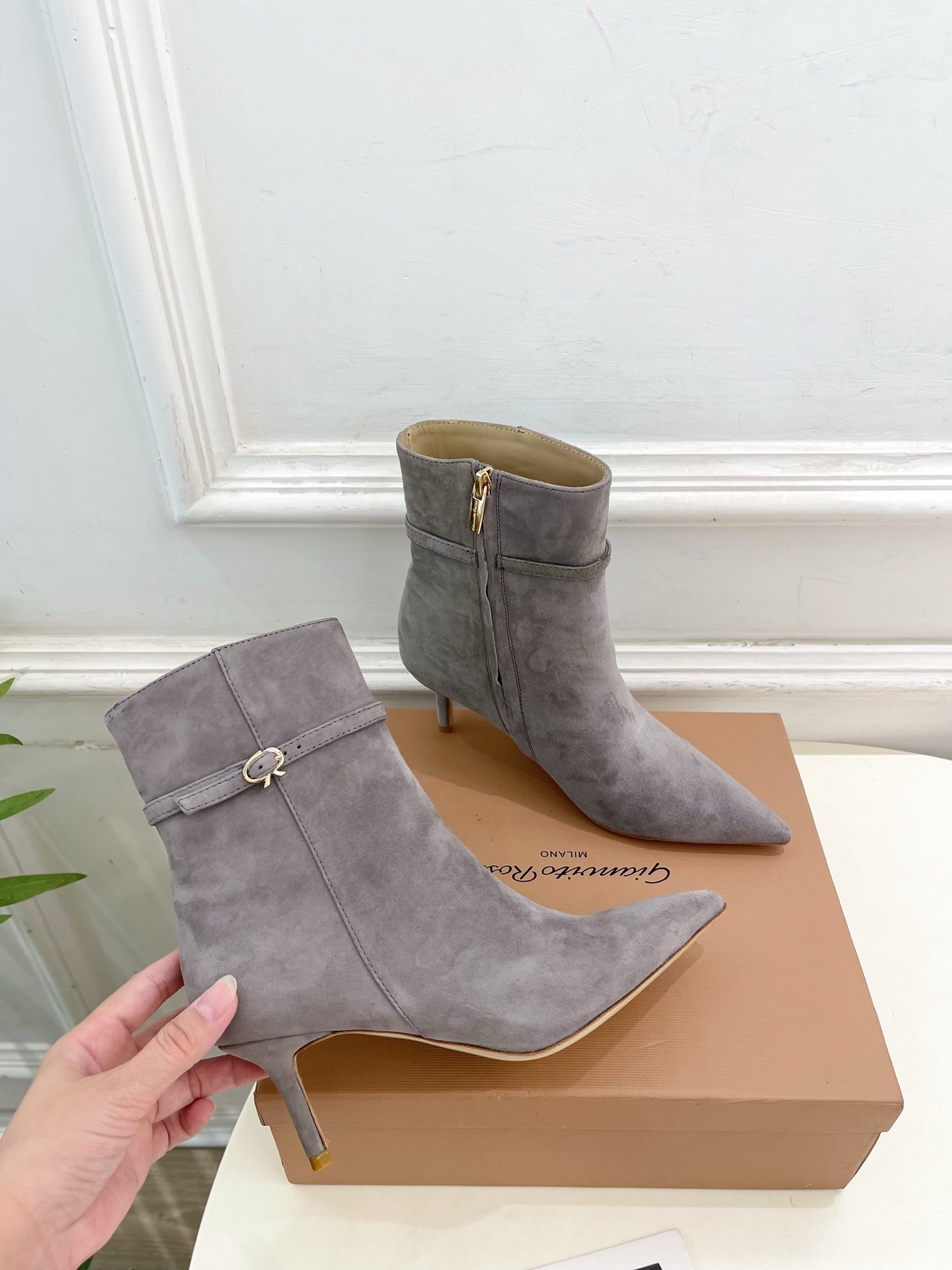 Gianvito Rossi|吉安维托·罗西 25𝐬𝐬2025秋冬新品 GR侧拉链尖头小猫跟短靴 火爆上