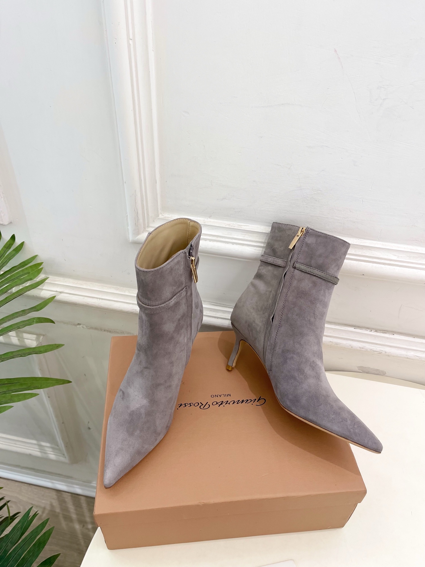 Gianvito Rossi|吉安维托·罗西 25𝐬𝐬2025秋冬新品 GR侧拉链尖头小猫跟短靴 火爆上