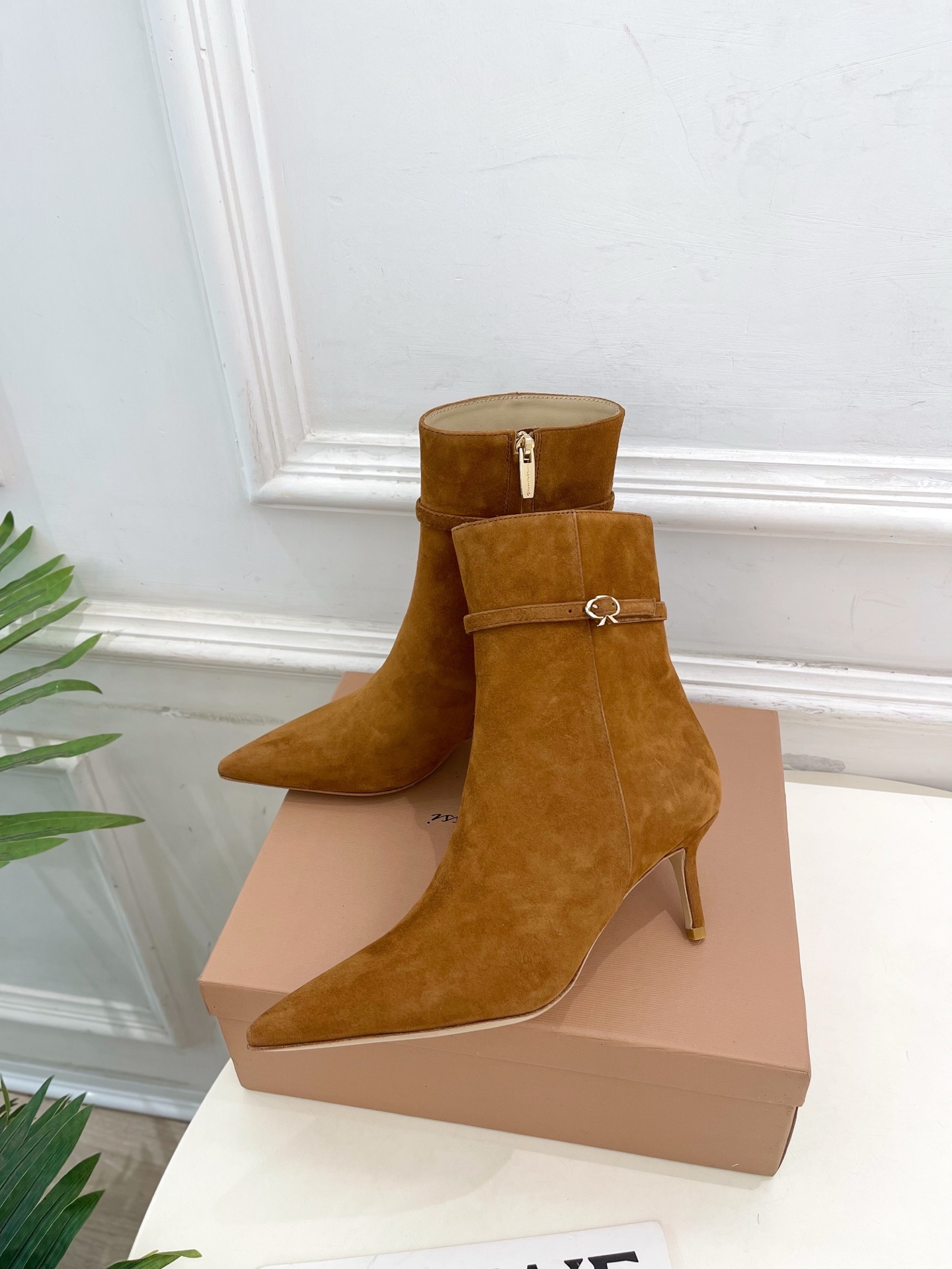 Gianvito Rossi|吉安维托·罗西 25𝐬𝐬2025秋冬新品 GR侧拉链尖头小猫跟短靴 火爆上