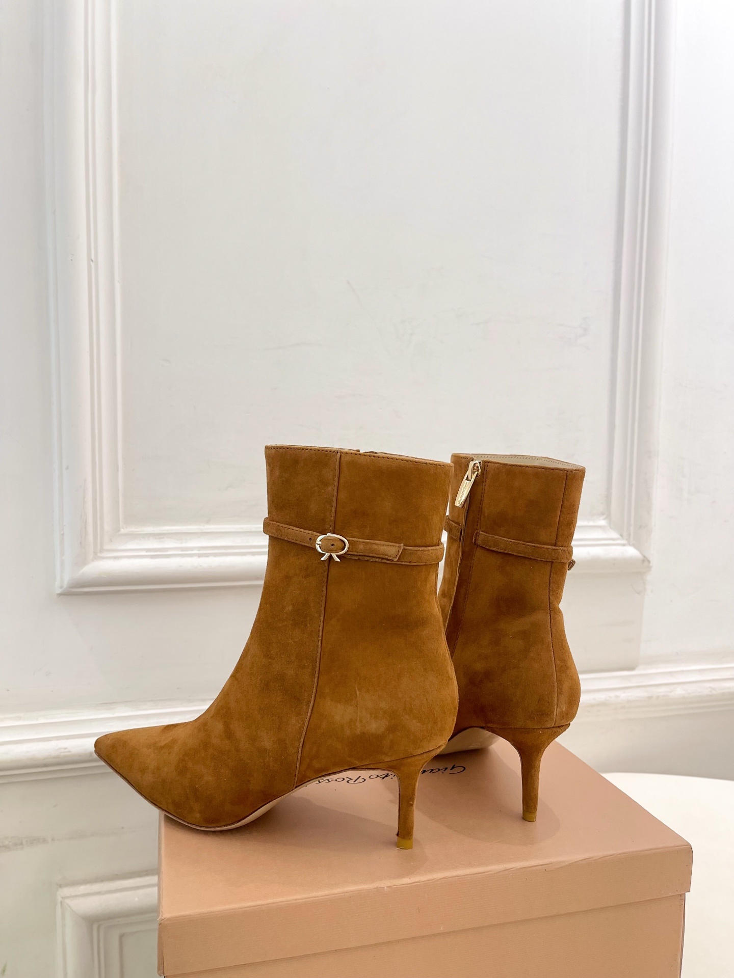 Gianvito Rossi|吉安维托·罗西 25𝐬𝐬2025秋冬新品 GR侧拉链尖头小猫跟短靴 火爆上