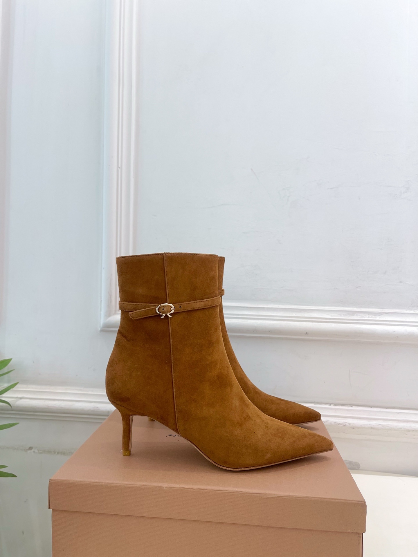Gianvito Rossi|吉安维托·罗西 25𝐬𝐬2025秋冬新品 GR侧拉链尖头小猫跟短靴 火爆上
