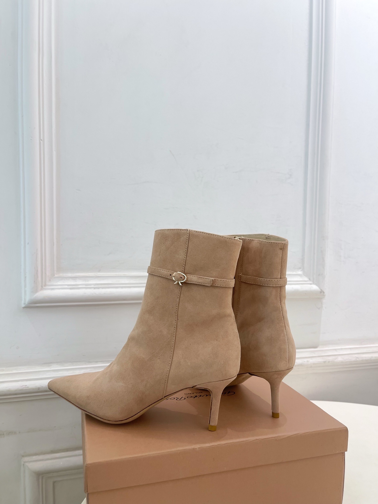 Gianvito Rossi|吉安维托·罗西 25𝐬𝐬2025秋冬新品 GR侧拉链尖头小猫跟短靴 火爆上
