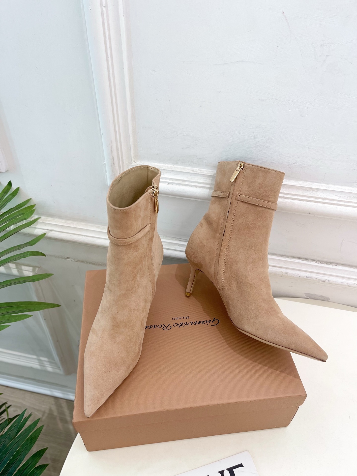 Gianvito Rossi|吉安维托·罗西 25𝐬𝐬2025秋冬新品 GR侧拉链尖头小猫跟短靴 火爆上