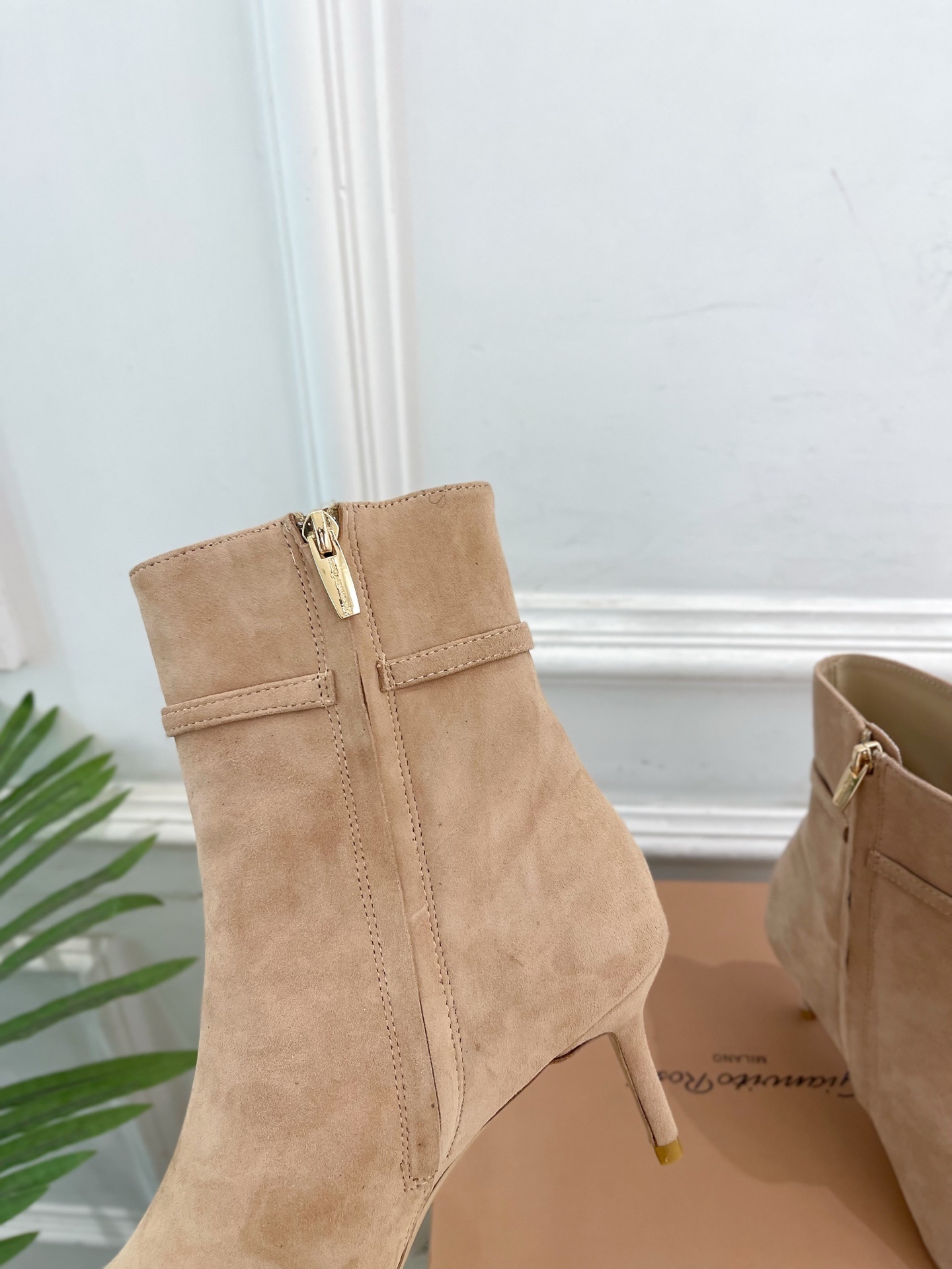 Gianvito Rossi|吉安维托·罗西 25𝐬𝐬2025秋冬新品 GR侧拉链尖头小猫跟短靴 火爆上
