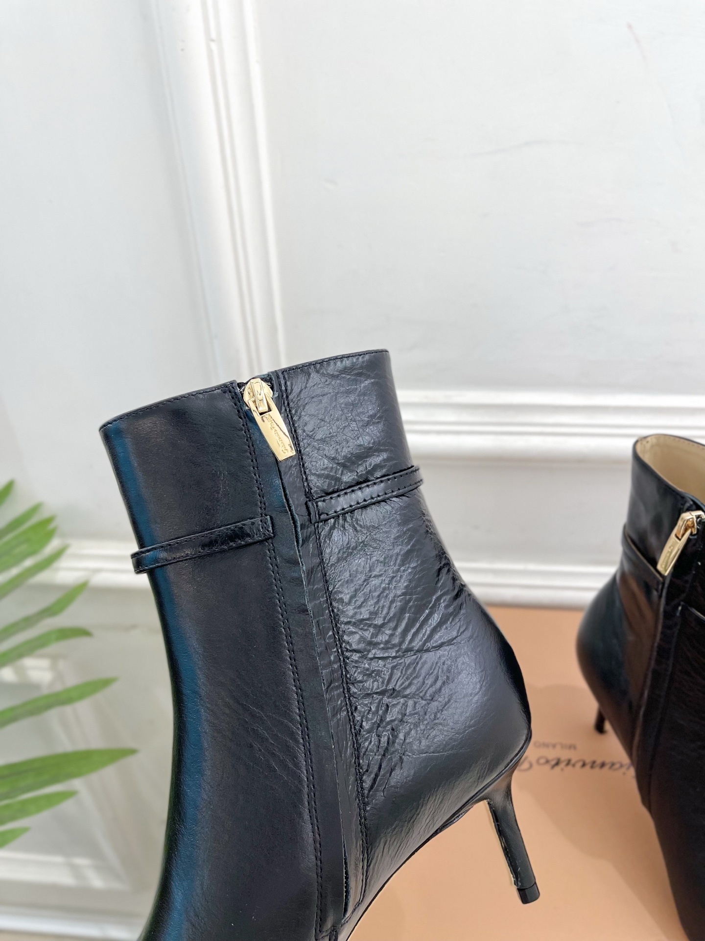 Gianvito Rossi|吉安维托·罗西 25𝐬𝐬2025秋冬新品 GR侧拉链尖头小猫跟短靴 火爆上