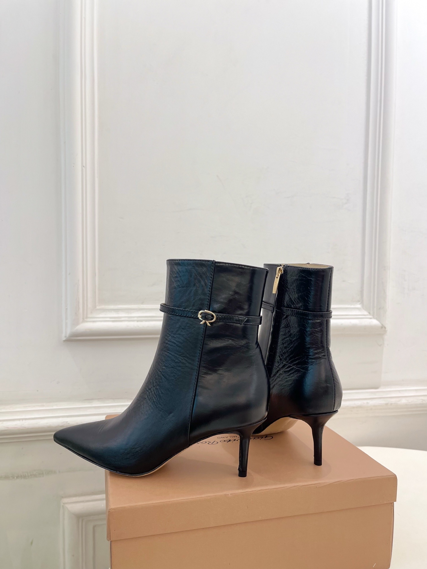 Gianvito Rossi|吉安维托·罗西 25𝐬𝐬2025秋冬新品 GR侧拉链尖头小猫跟短靴 火爆上
