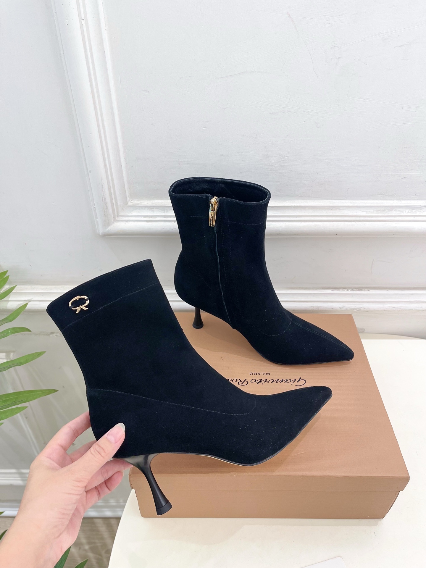 Gianvito Rossi|吉安维托·罗西 25𝐬𝐬2025秋冬新品 GR侧拉链尖头高跟短靴 火爆上新