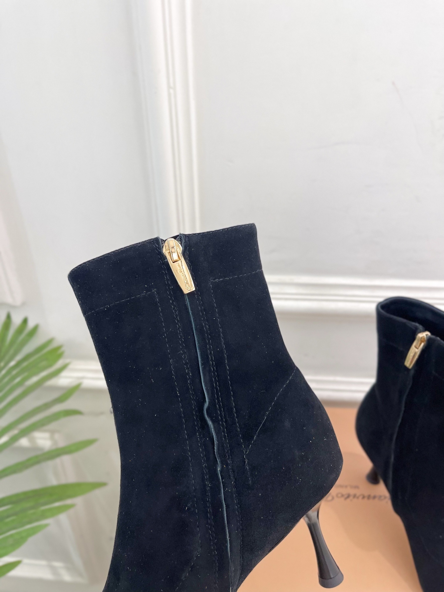 Gianvito Rossi|吉安维托·罗西 25𝐬𝐬2025秋冬新品 GR侧拉链尖头高跟短靴 火爆上新