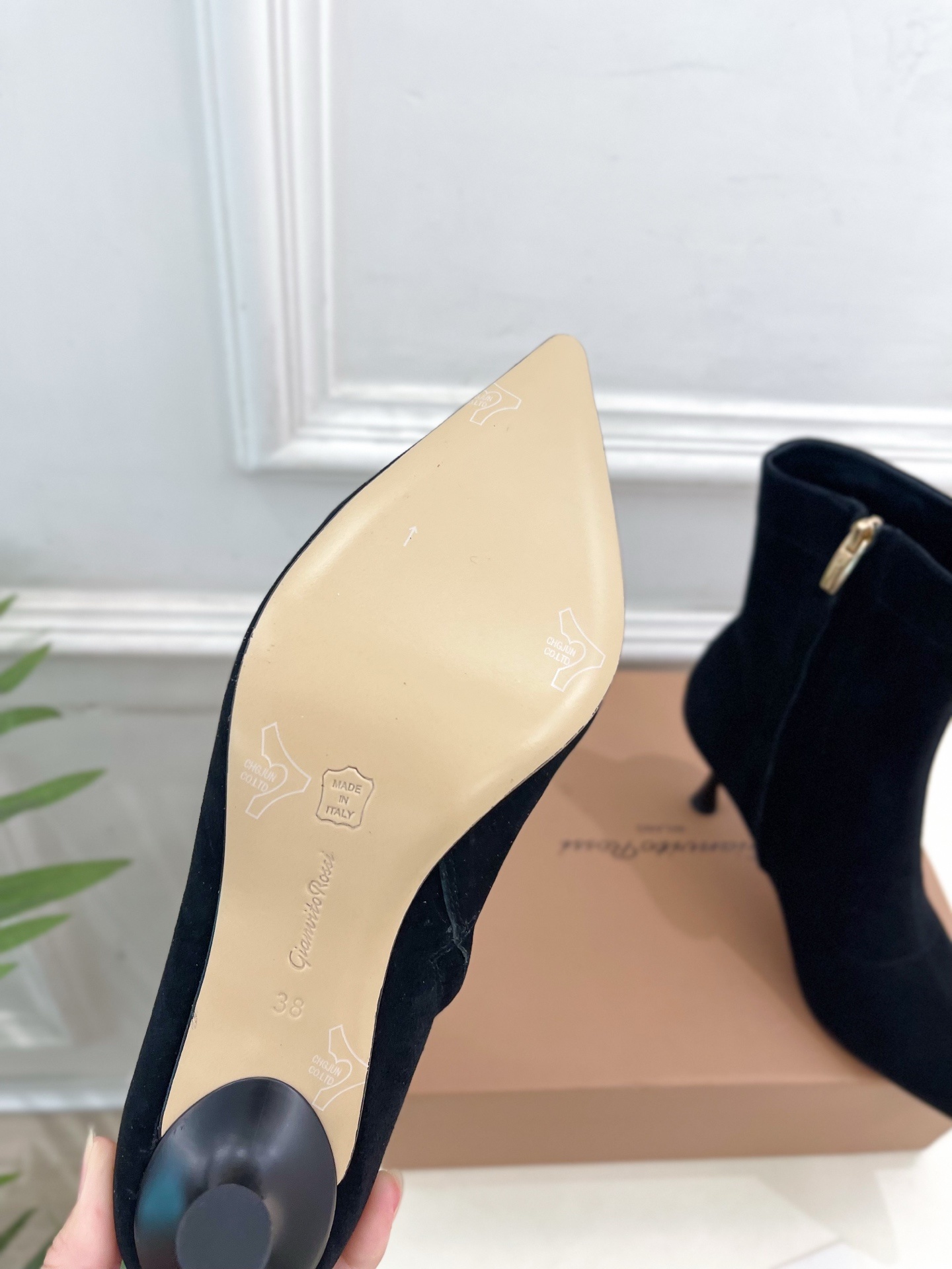 Gianvito Rossi|吉安维托·罗西 25𝐬𝐬2025秋冬新品 GR侧拉链尖头高跟短靴 火爆上新