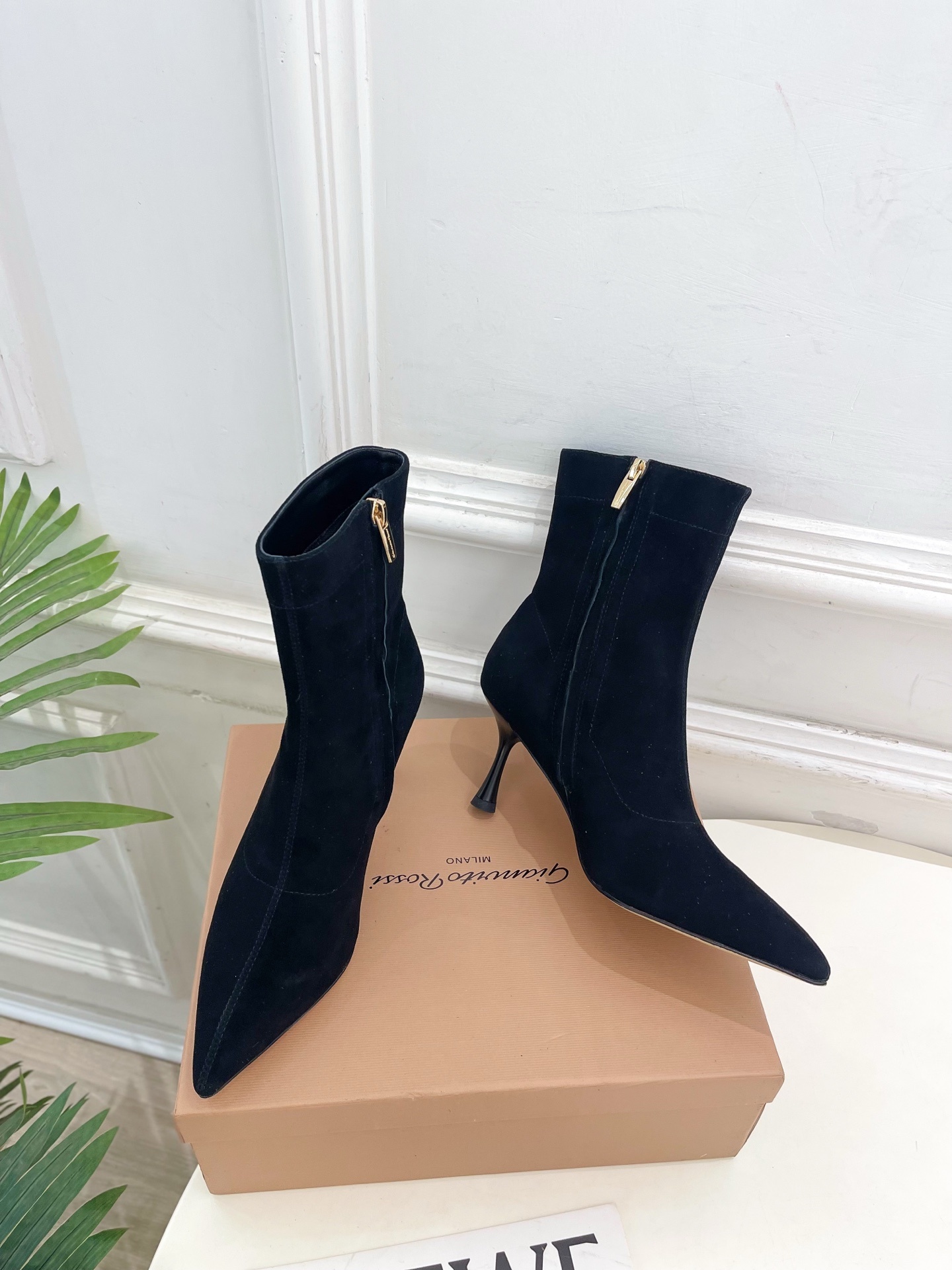 Gianvito Rossi|吉安维托·罗西 25𝐬𝐬2025秋冬新品 GR侧拉链尖头高跟短靴 火爆上新