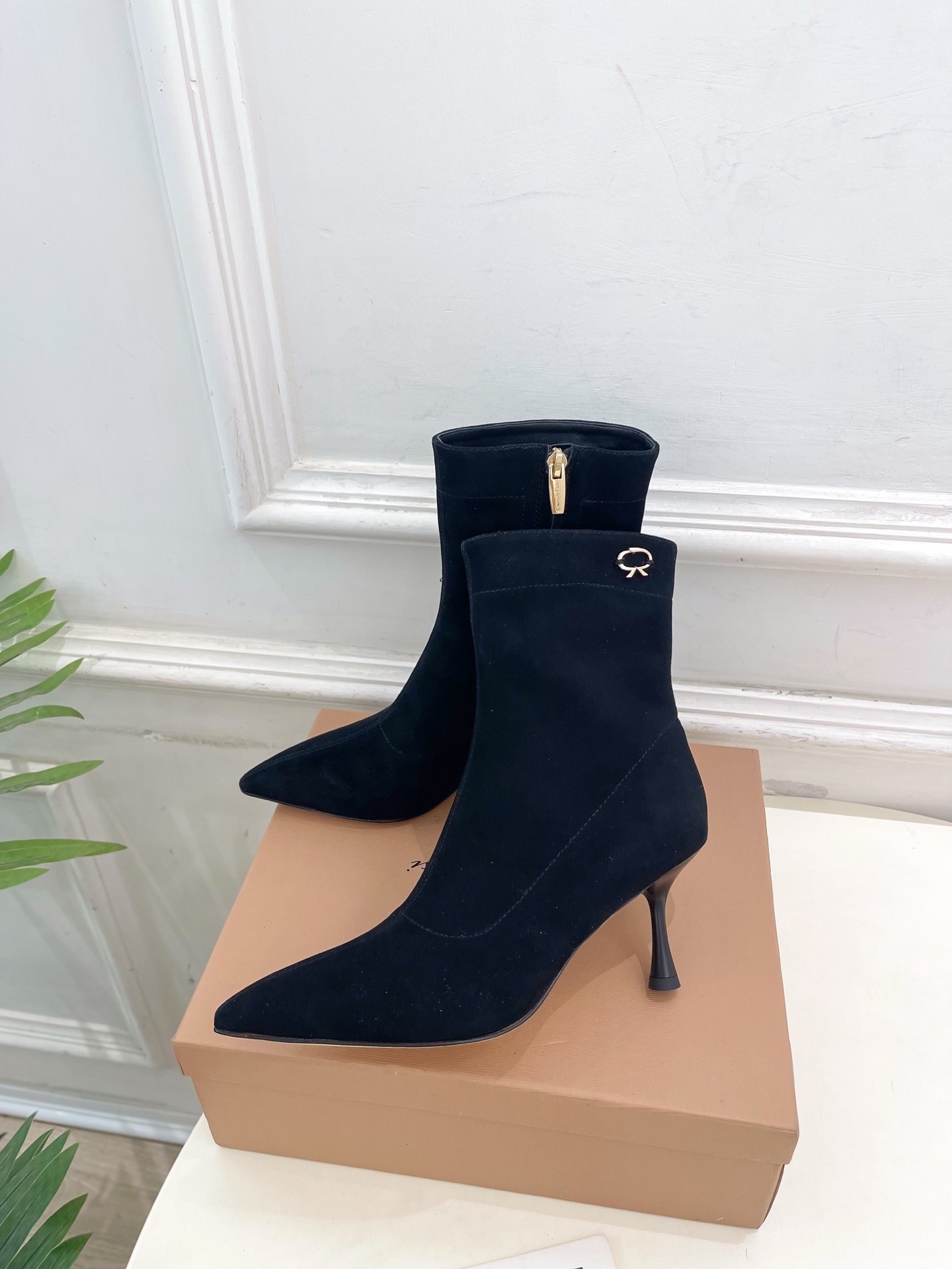 Gianvito Rossi|吉安维托·罗西 25𝐬𝐬2025秋冬新品 GR侧拉链尖头高跟短靴 火爆上新