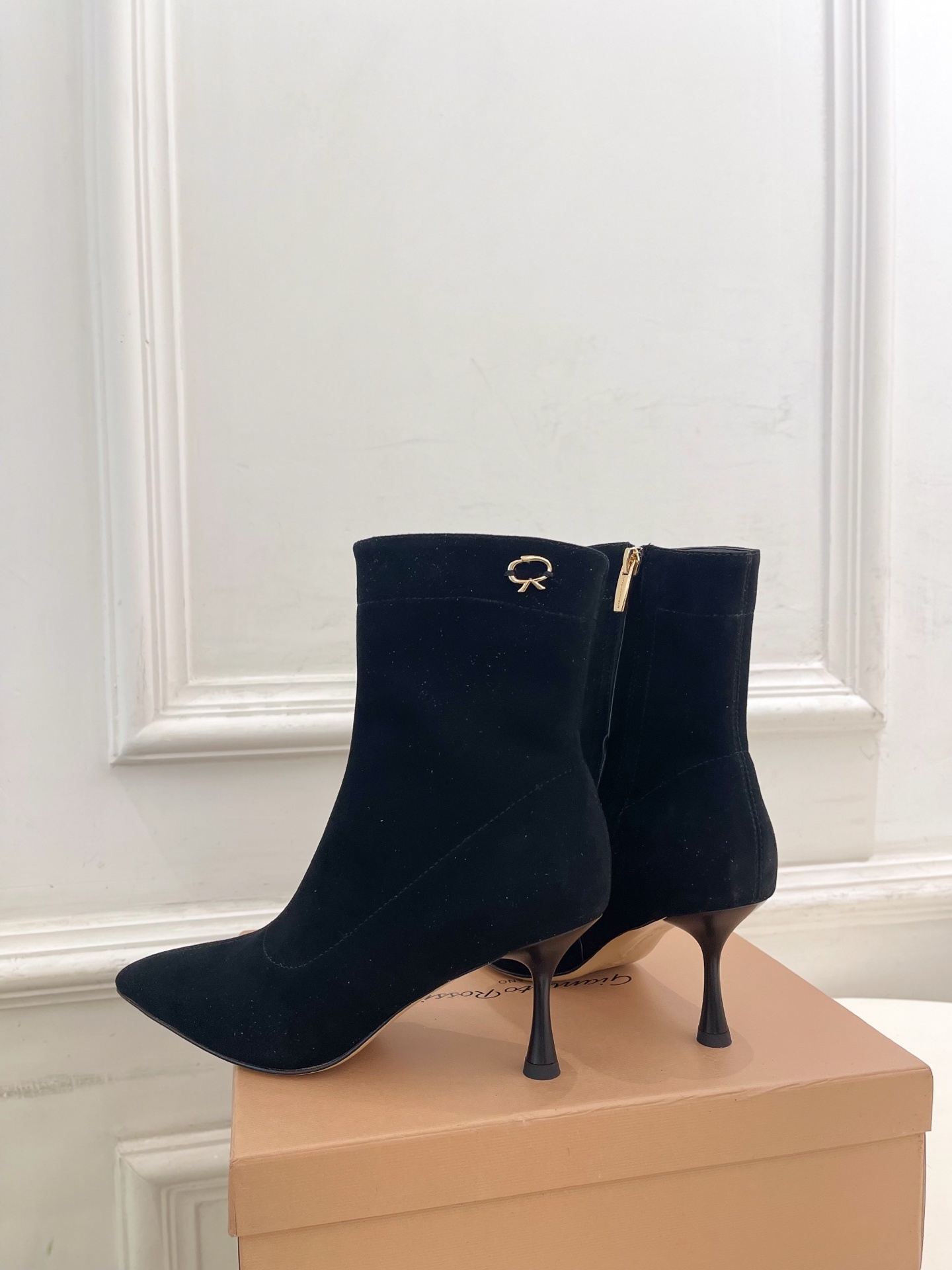 Gianvito Rossi|吉安维托·罗西 25𝐬𝐬2025秋冬新品 GR侧拉链尖头高跟短靴 火爆上新