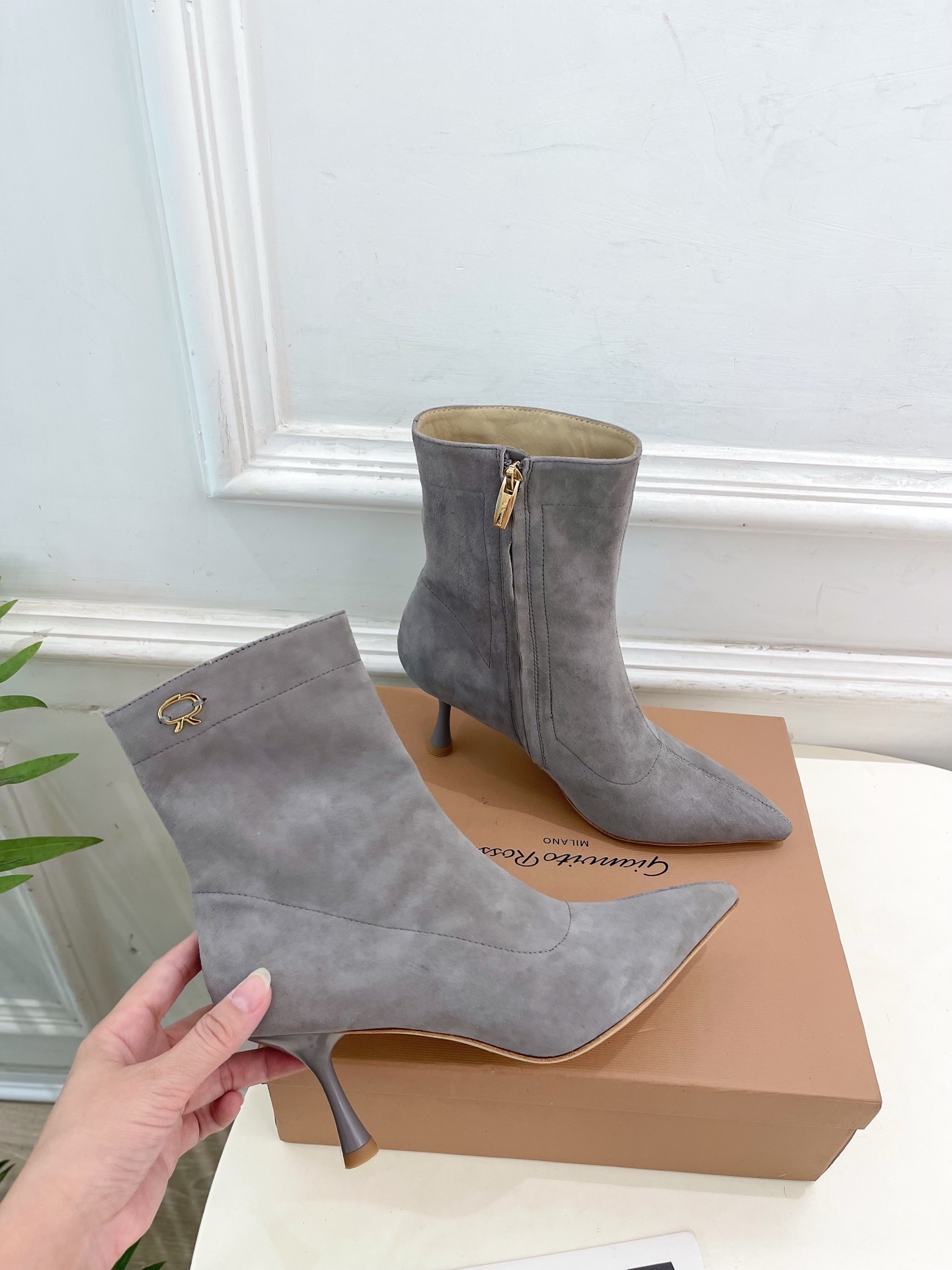 Gianvito Rossi|吉安维托·罗西 25𝐬𝐬2025秋冬新品 GR侧拉链尖头高跟短靴 火爆上新