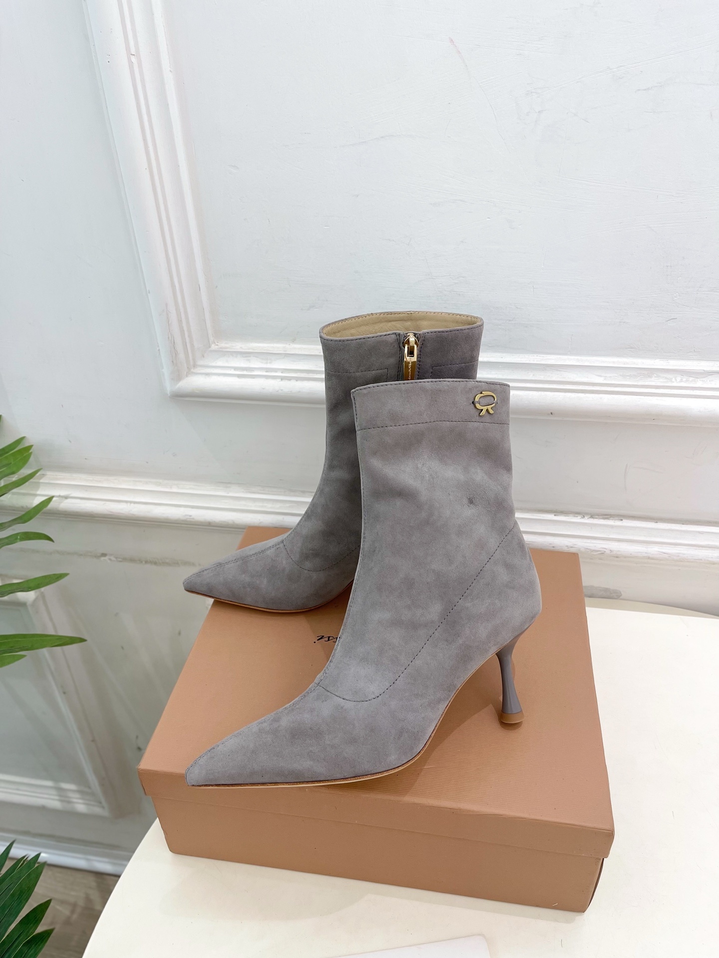Gianvito Rossi|吉安维托·罗西 25𝐬𝐬2025秋冬新品 GR侧拉链尖头高跟短靴 火爆上新