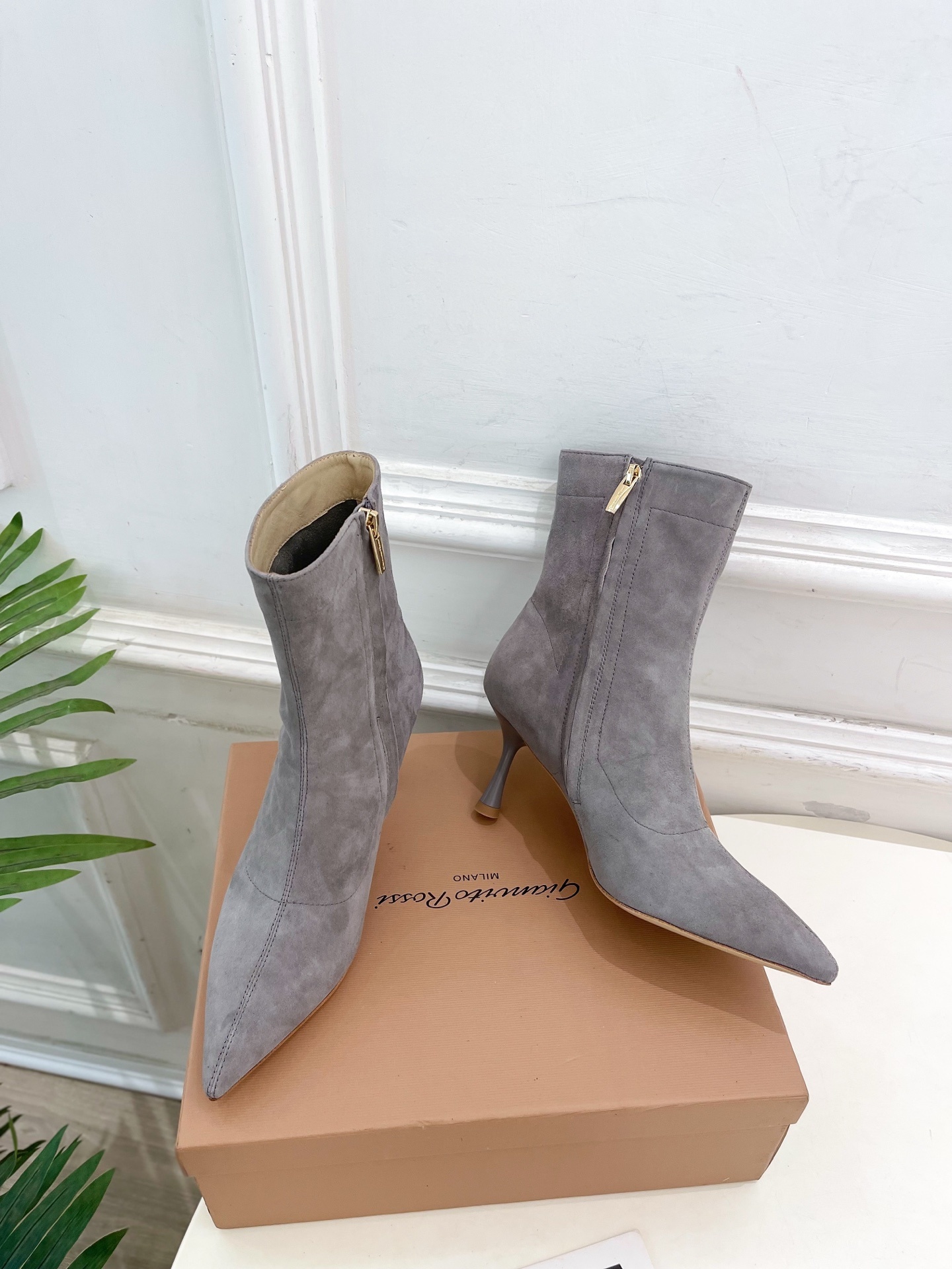 Gianvito Rossi|吉安维托·罗西 25𝐬𝐬2025秋冬新品 GR侧拉链尖头高跟短靴 火爆上新
