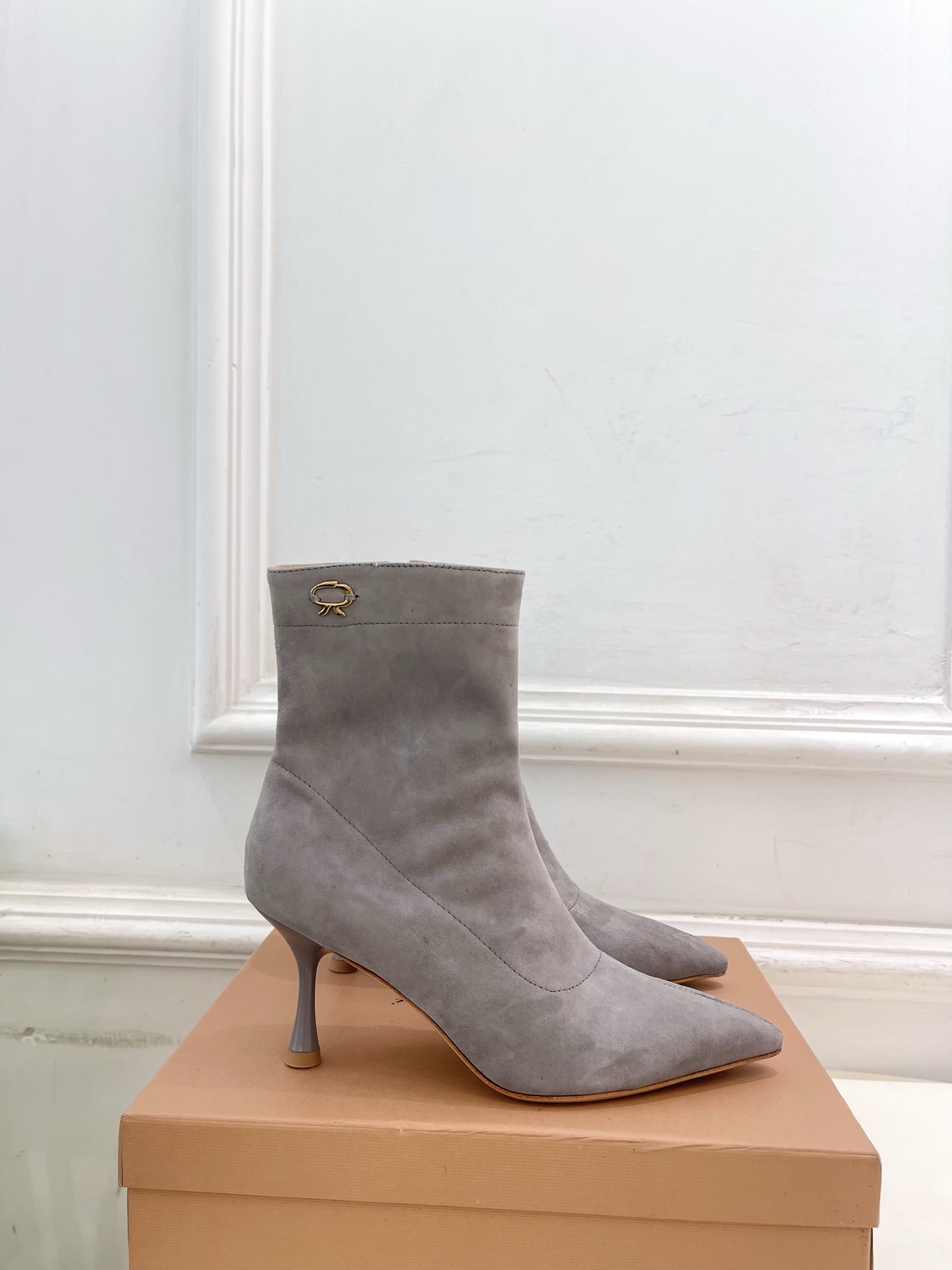Gianvito Rossi|吉安维托·罗西 25𝐬𝐬2025秋冬新品 GR侧拉链尖头高跟短靴 火爆上新