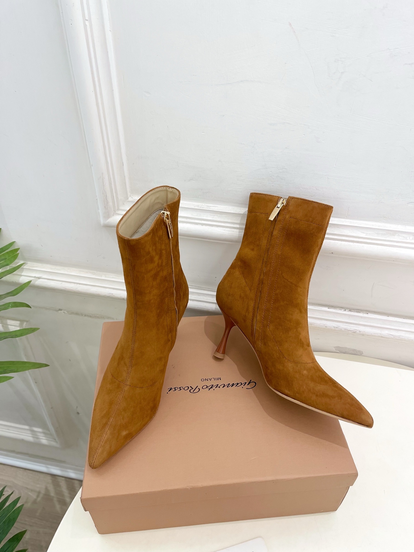 Gianvito Rossi|吉安维托·罗西 25𝐬𝐬2025秋冬新品 GR侧拉链尖头高跟短靴 火爆上新