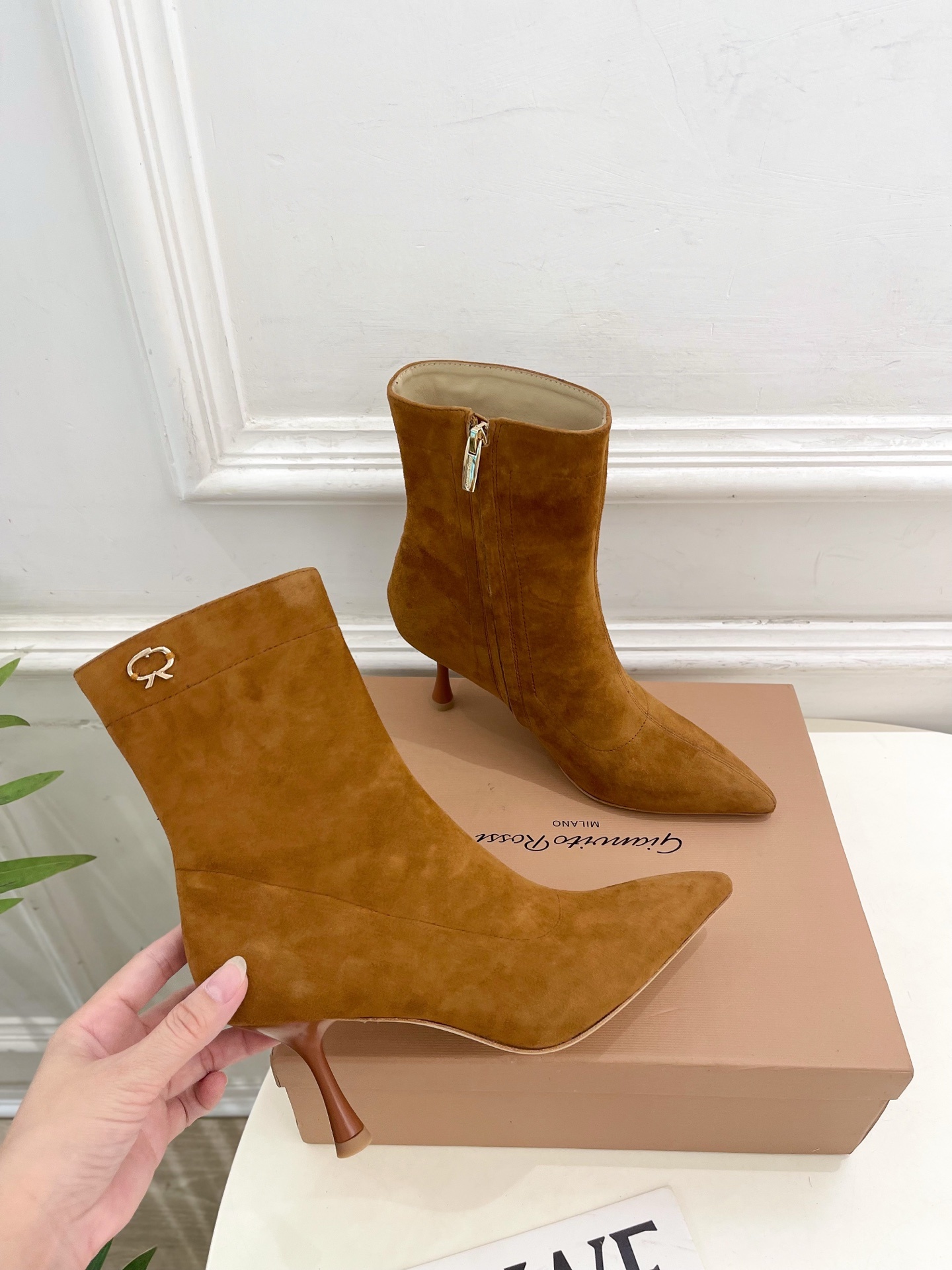 Gianvito Rossi|吉安维托·罗西 25𝐬𝐬2025秋冬新品 GR侧拉链尖头高跟短靴 火爆上新